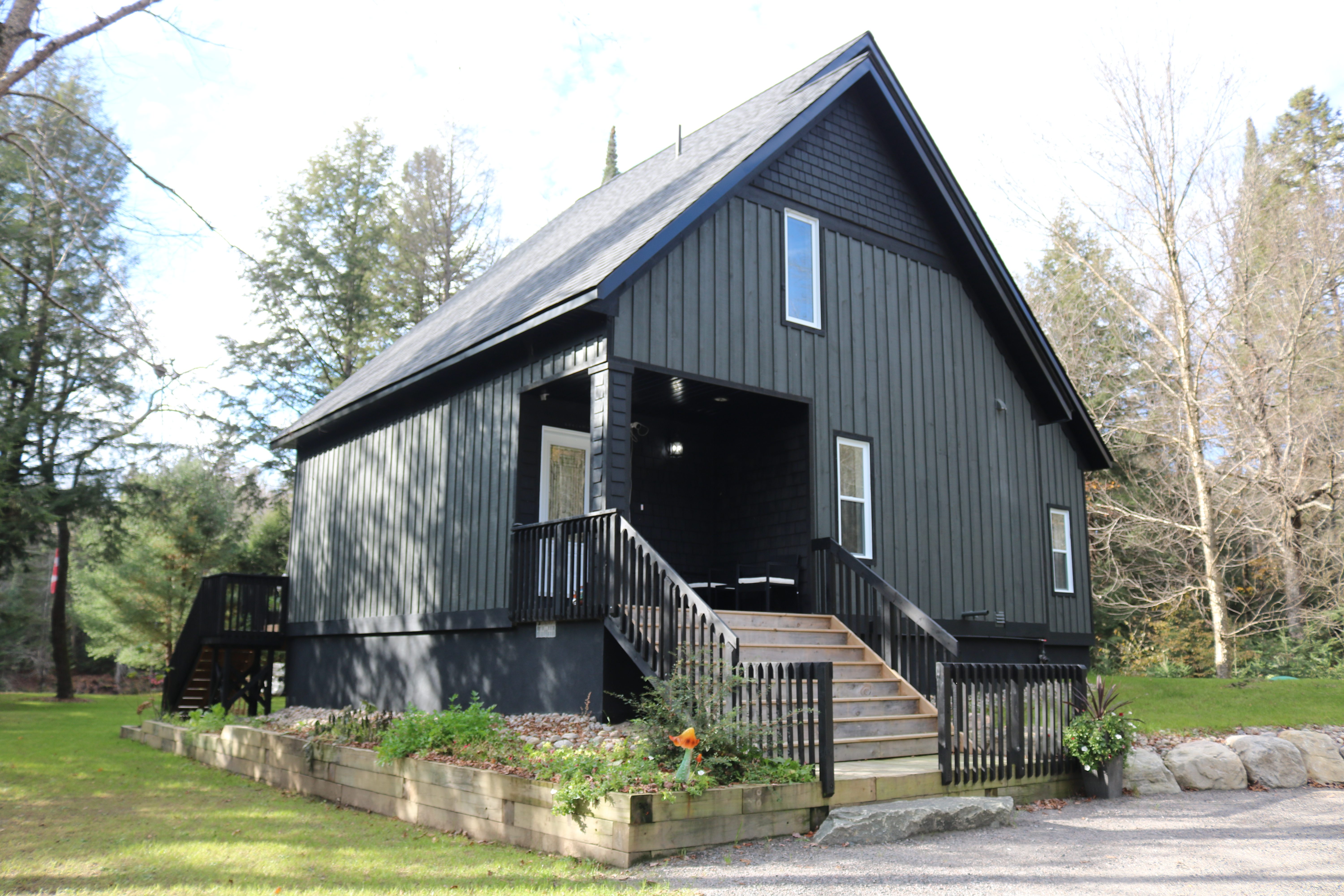 Cozy Muskoka Waterfront Cottage - Hot tub & Fenced