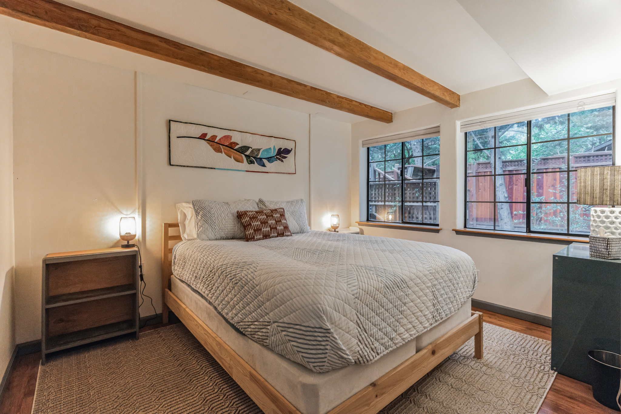 2-Bedroom Redwood Retreat with Hot Tub