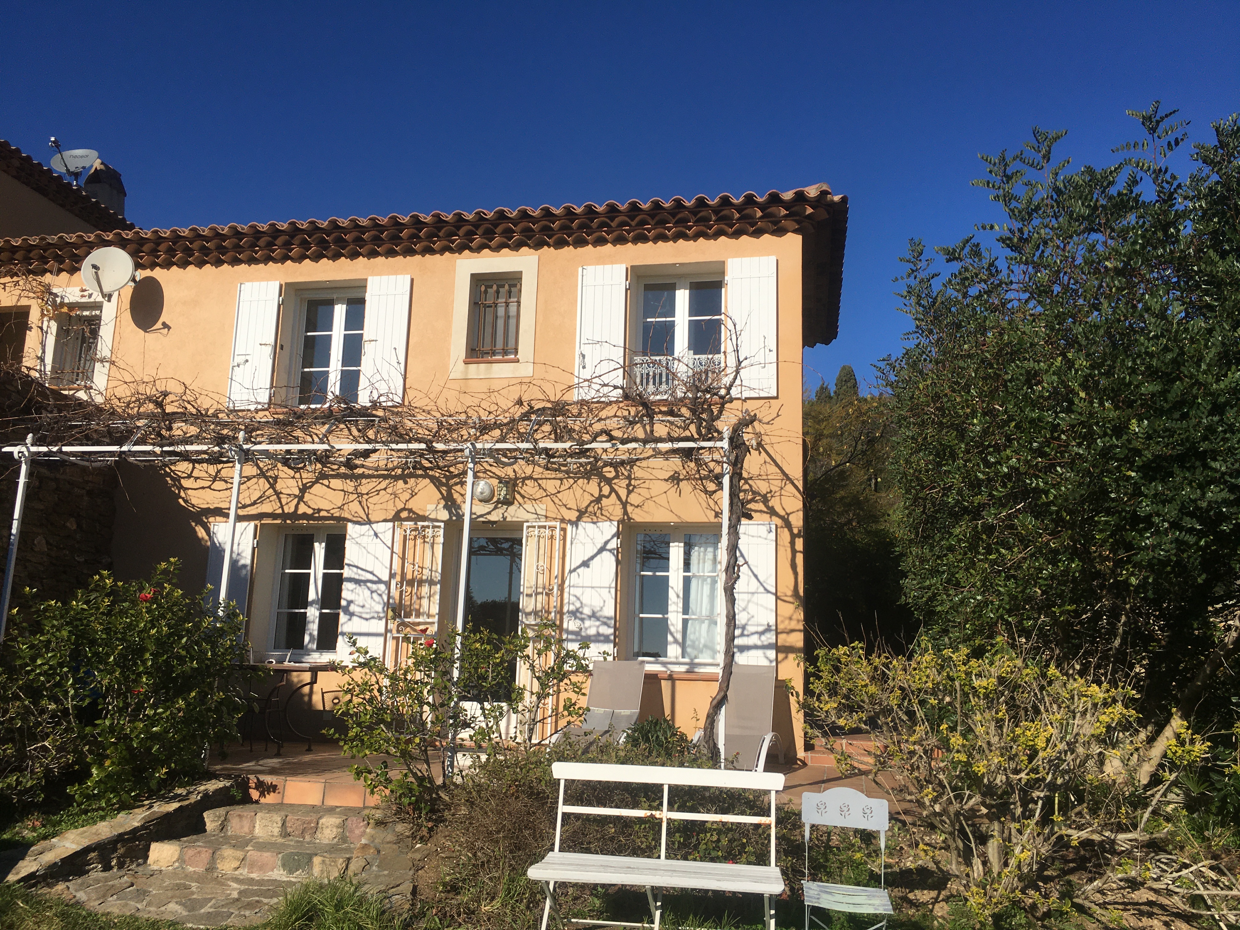 Quiet and nature sea view house