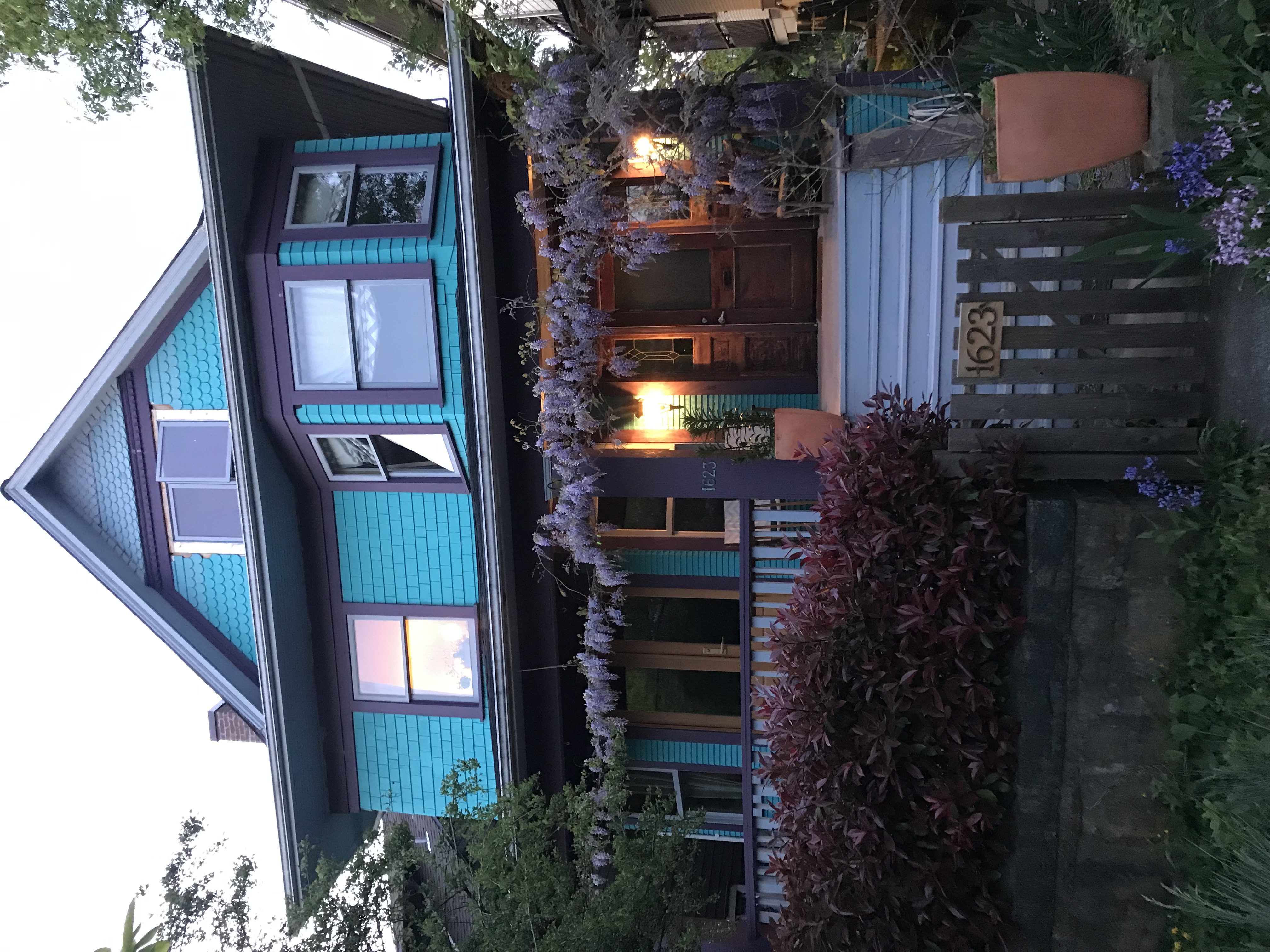 COZY garden suite in HOT location on "The Drive"
