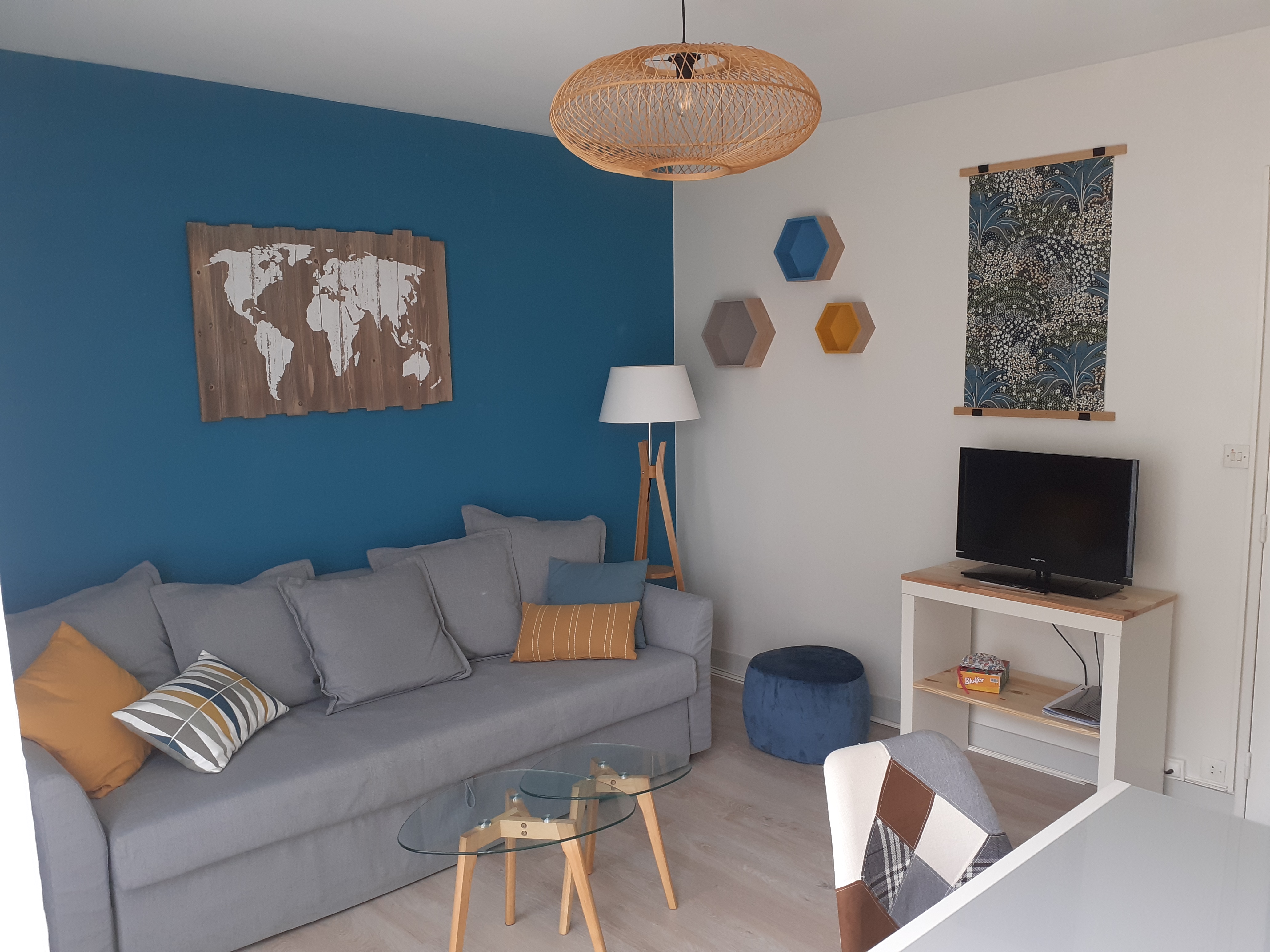 Beautiful apartment, walking beach and center.