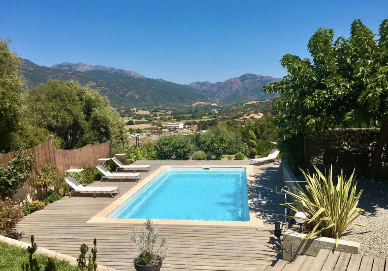 T2 apartment with garden, pool, 300m beaches