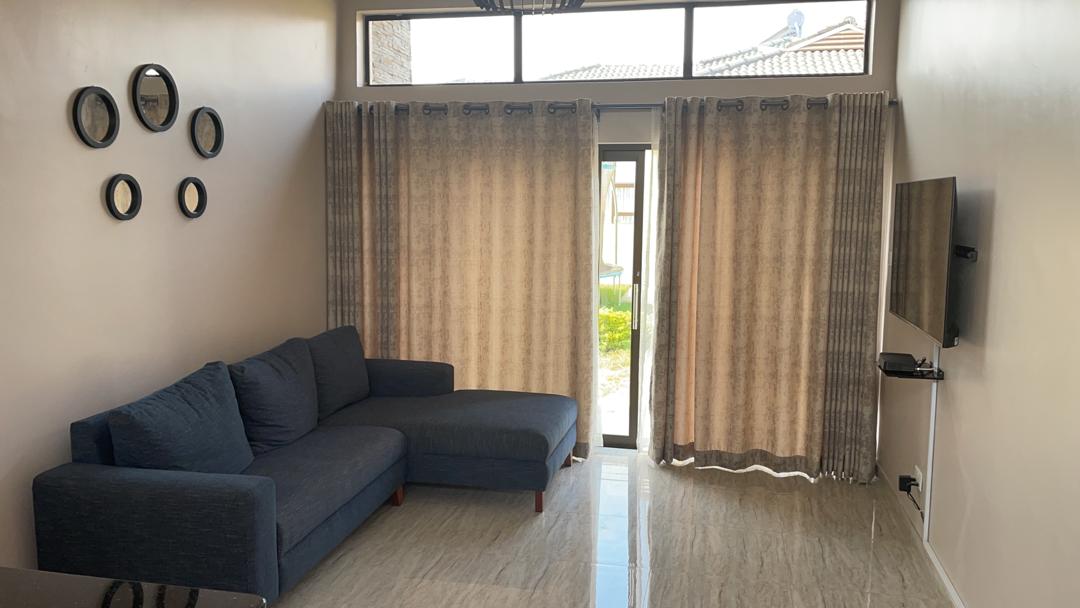 Arlington-3 bedroomed guest house near the airport