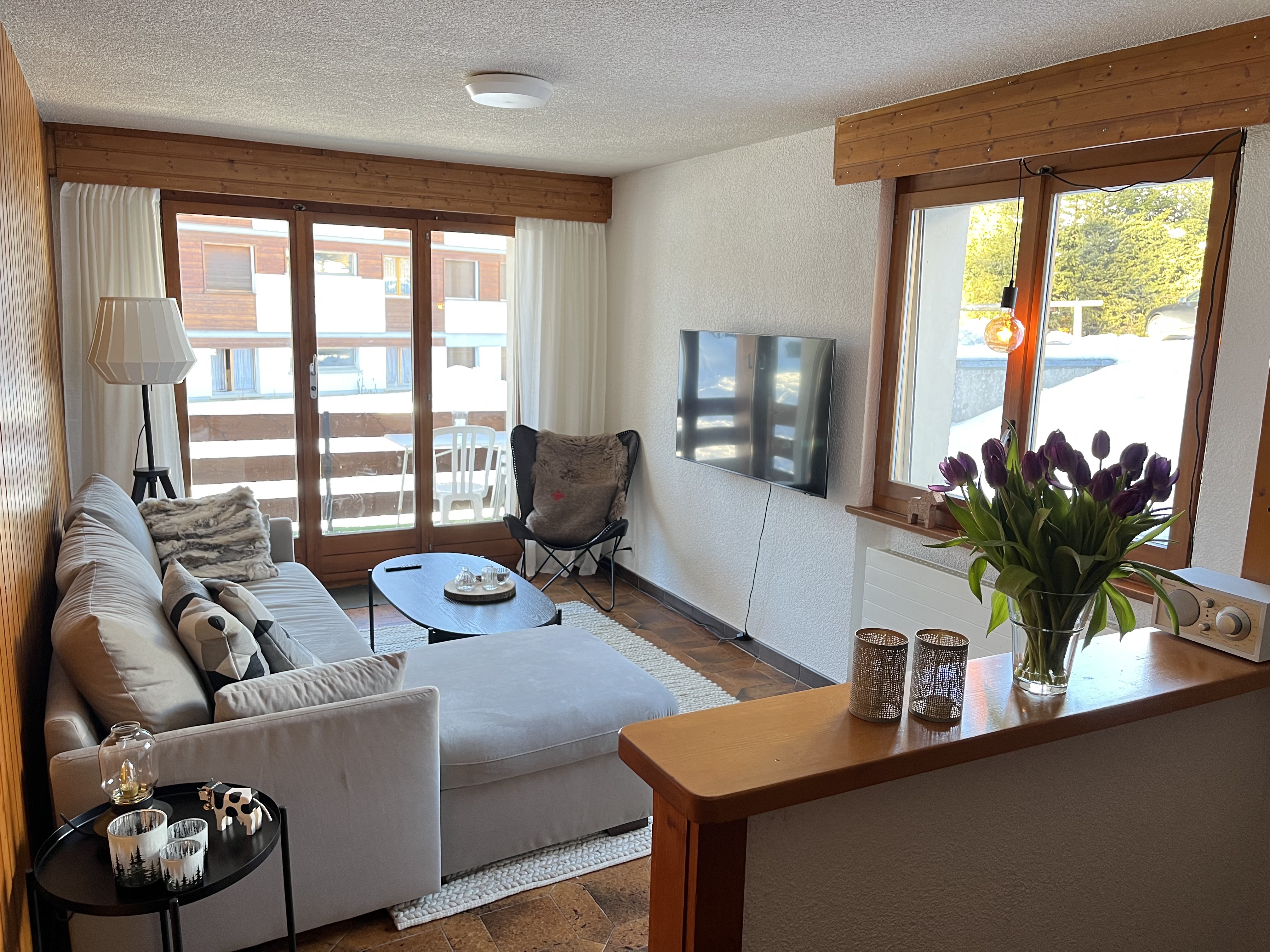 Centrally located 2BR apt with parking & balcony