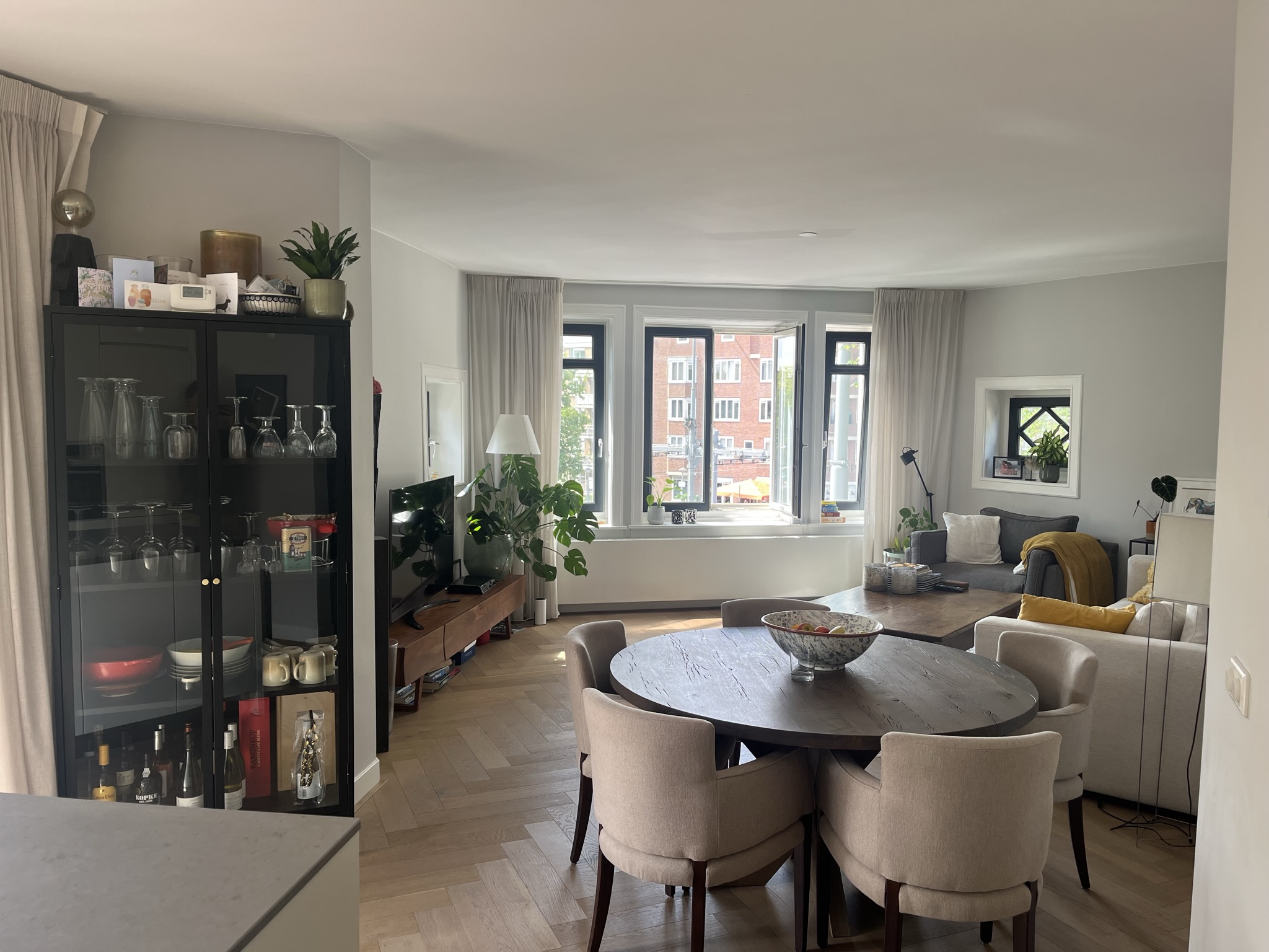 Modern & bright apartment in bustling Oud-West 4p. โ Amsterdam stay
