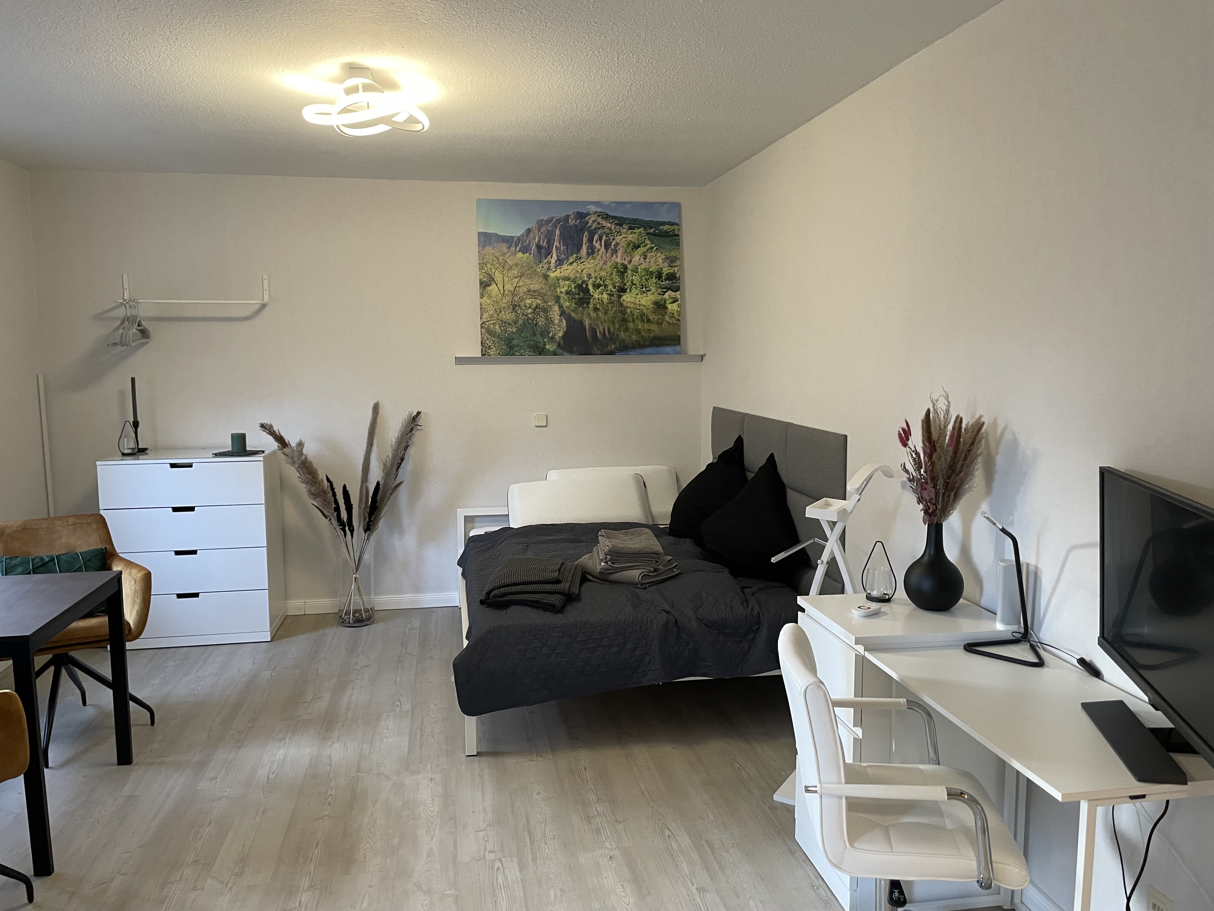 Quiet, central apartment with underground parking