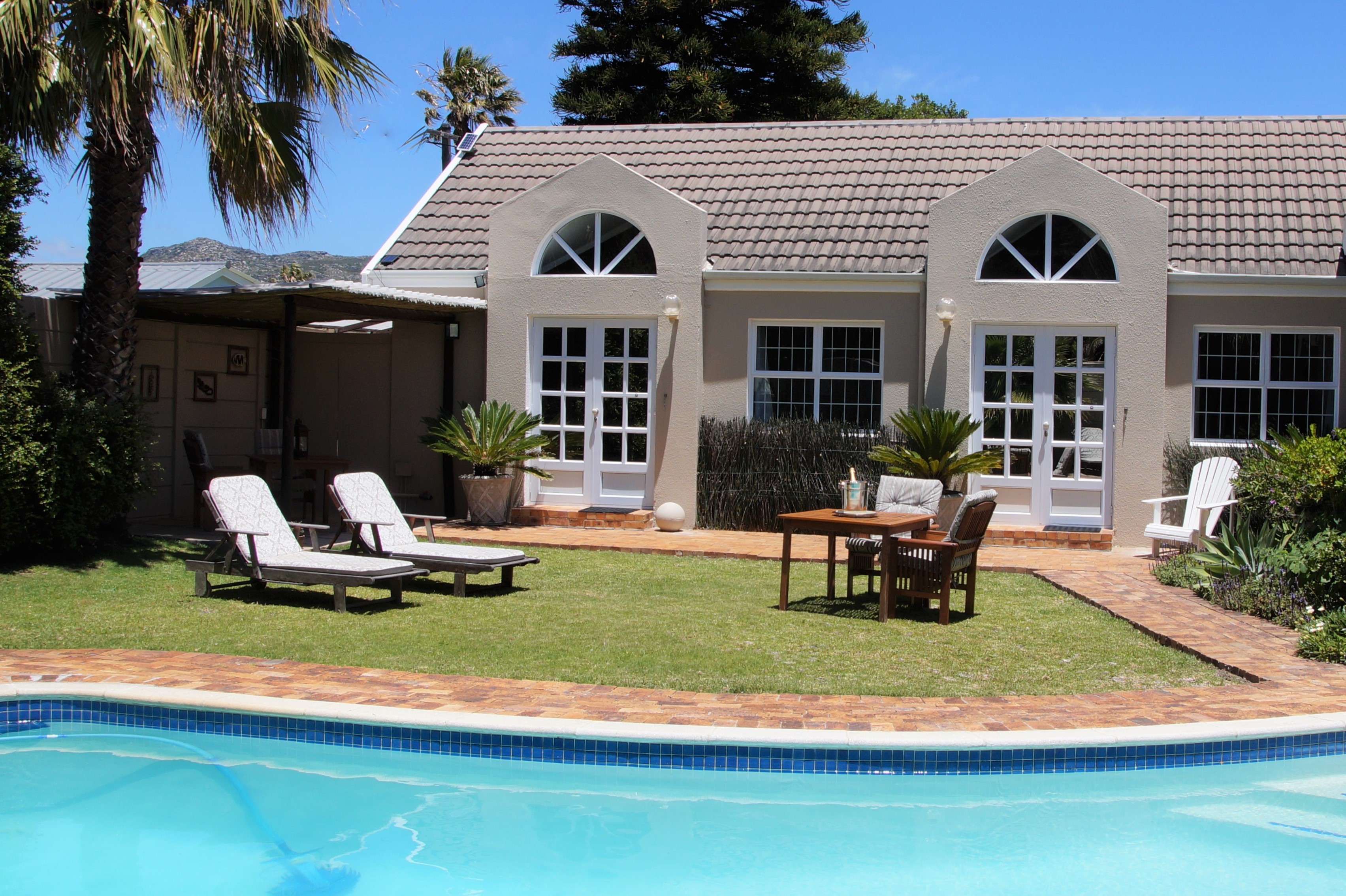 2OceansApartments Adult Only SelfCatering Studio 1 in Ward 69, Cape Town