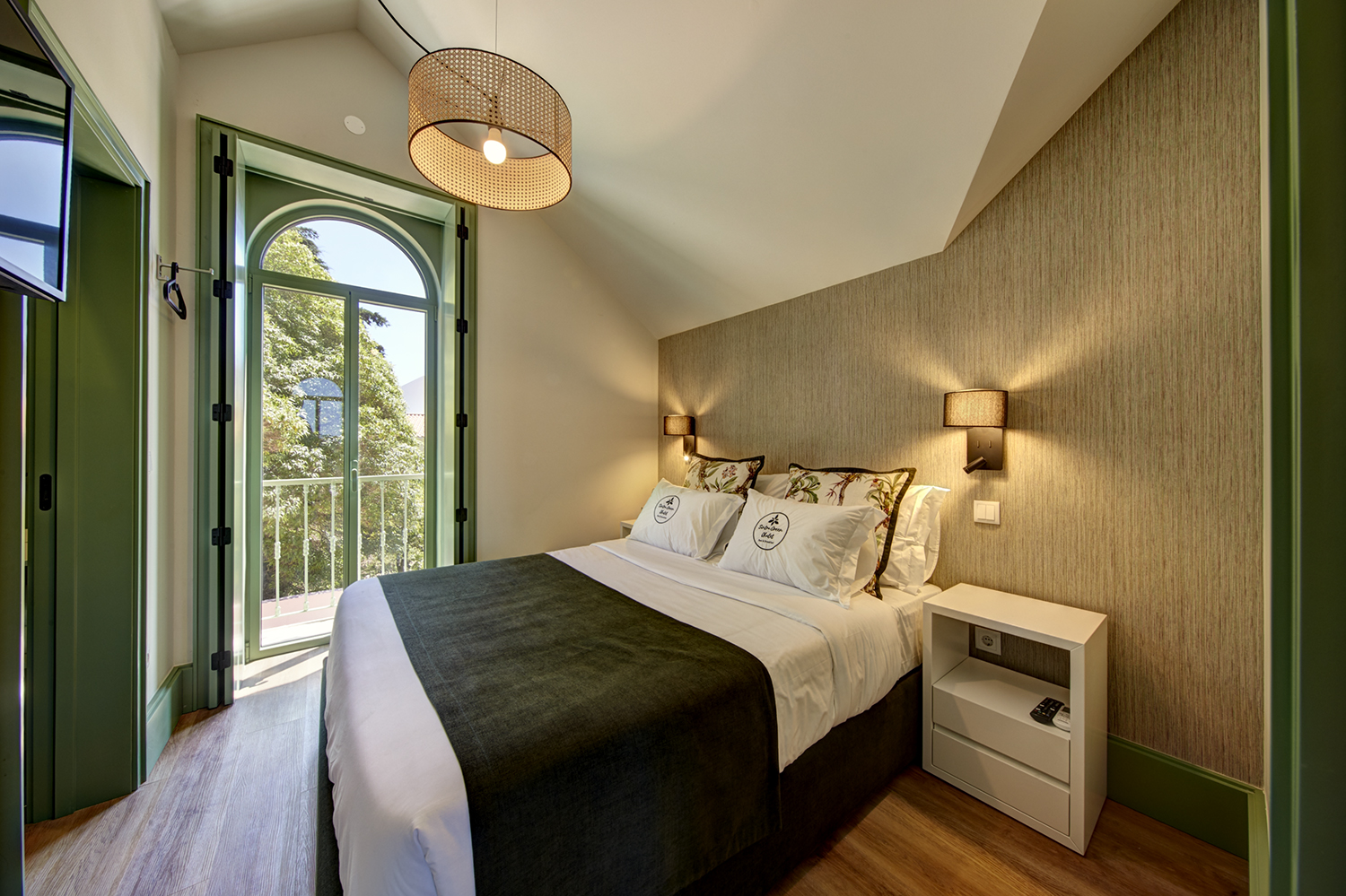 Sintra Green Chalet Bed&Breakfast - Mansard Room
