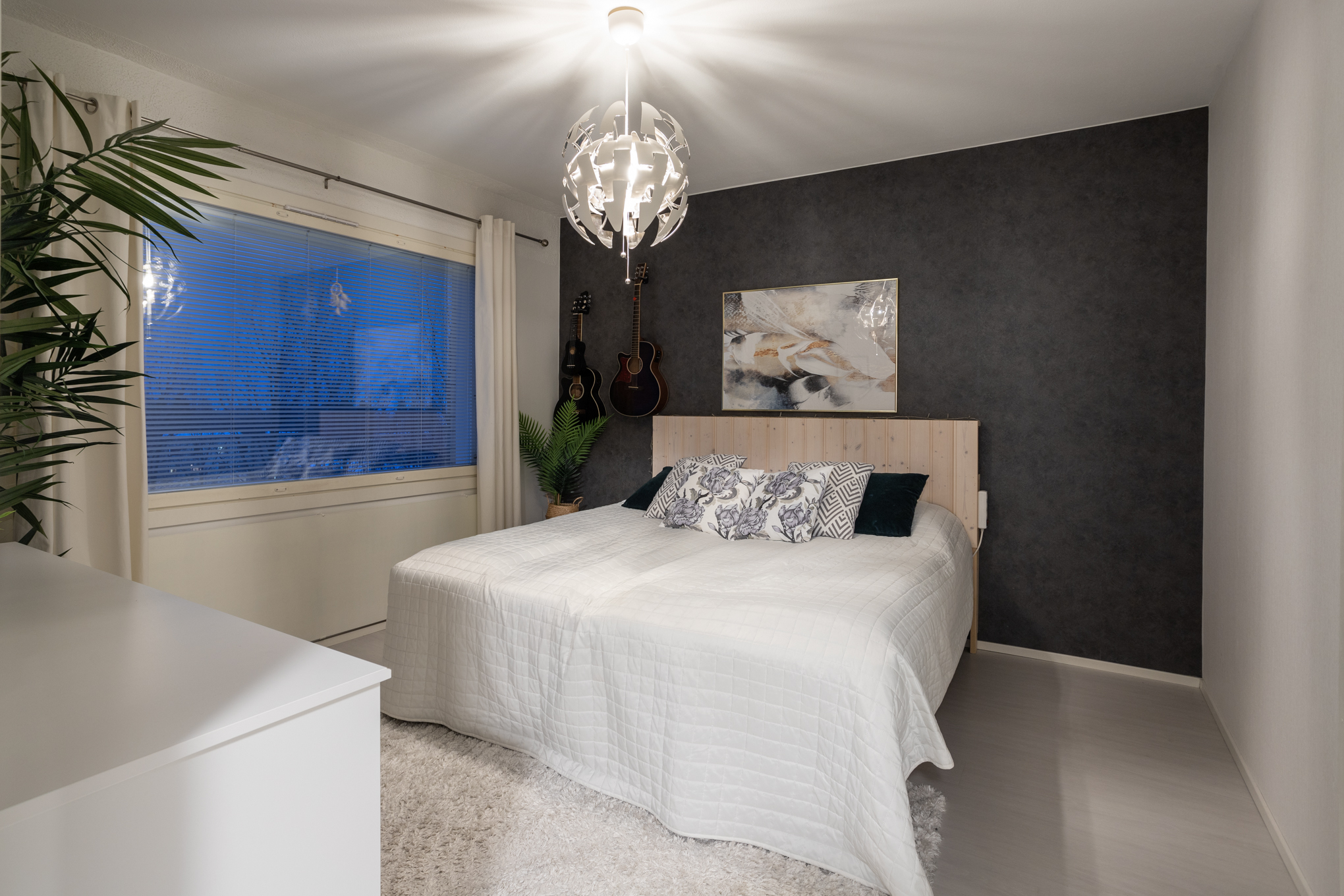 Bright 7th floor apartment+WiFi+A/C+parking spot