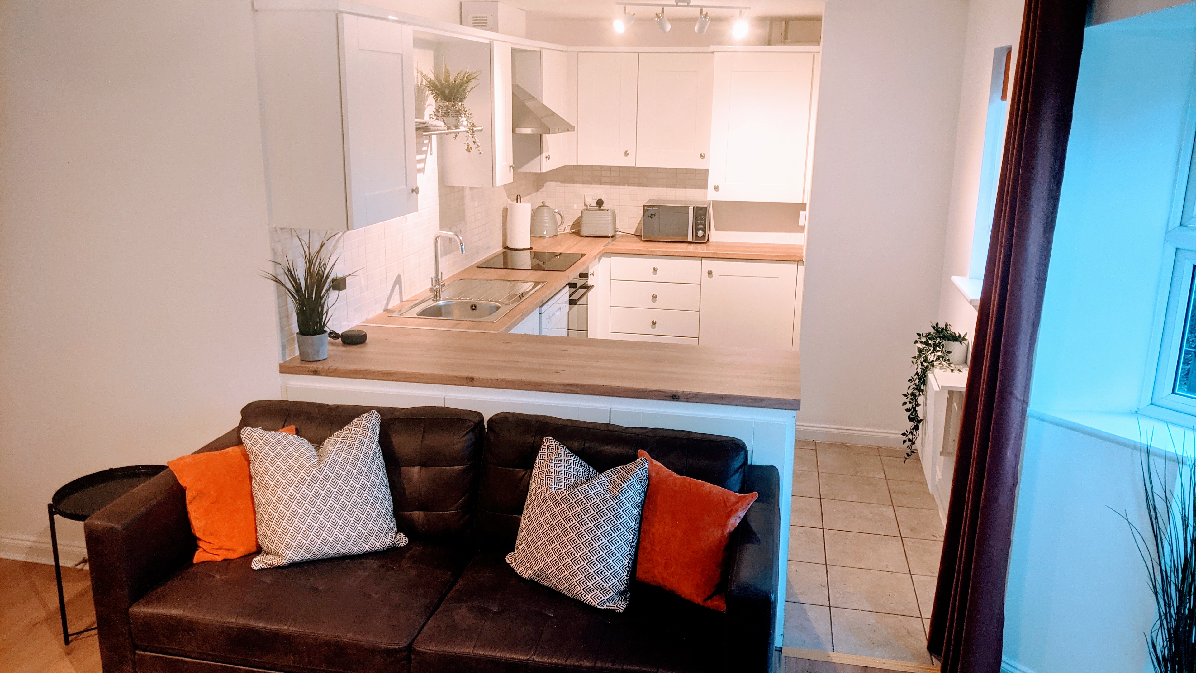 Modern 2 bedroom serviced apartment Free Parking Serviced apartments