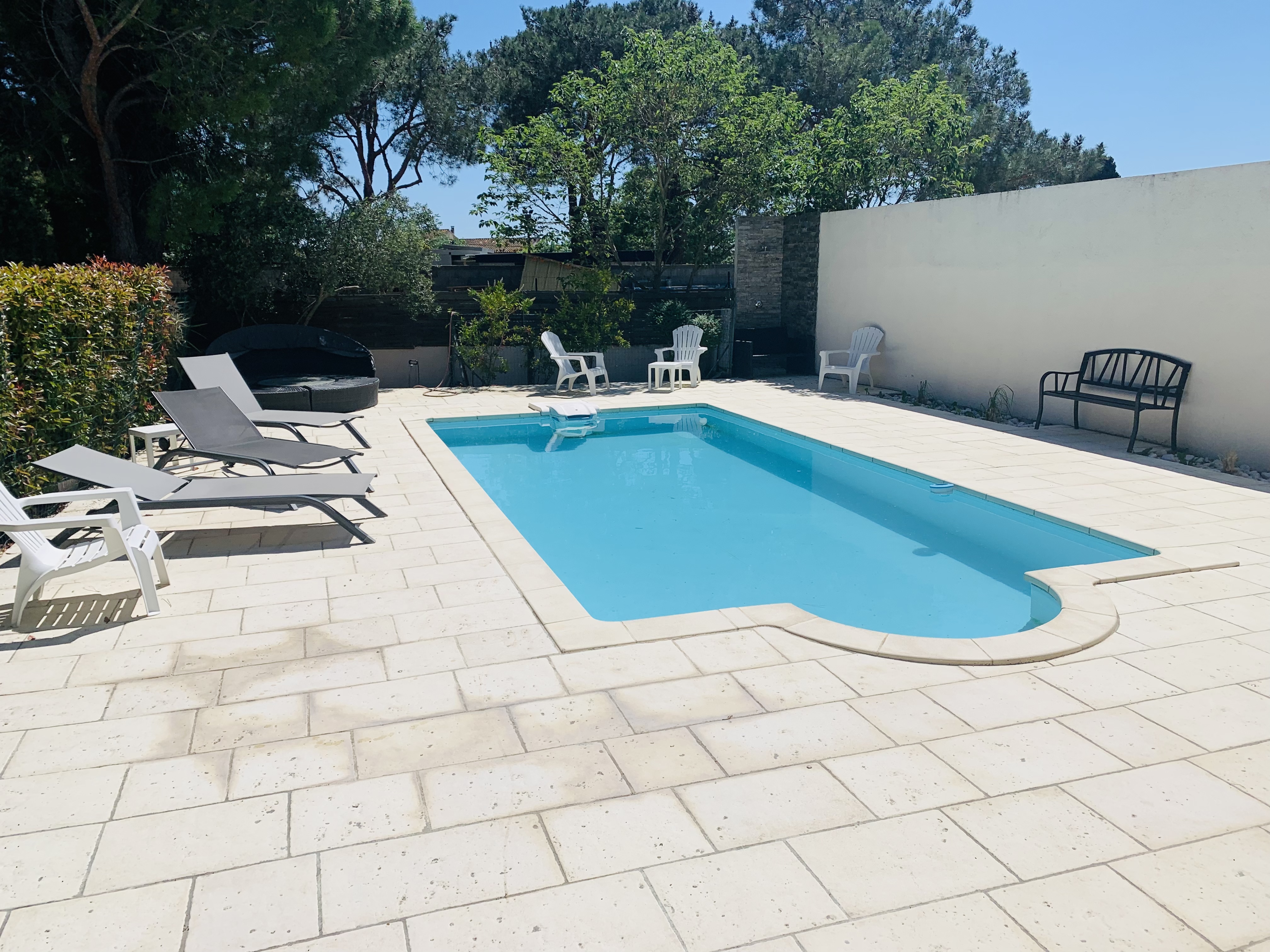 Pleasant family Mas with pool