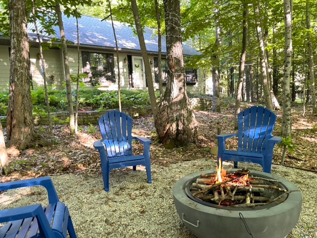 King bed, 4 BR, Walk to DT Sister Bay & Beach
