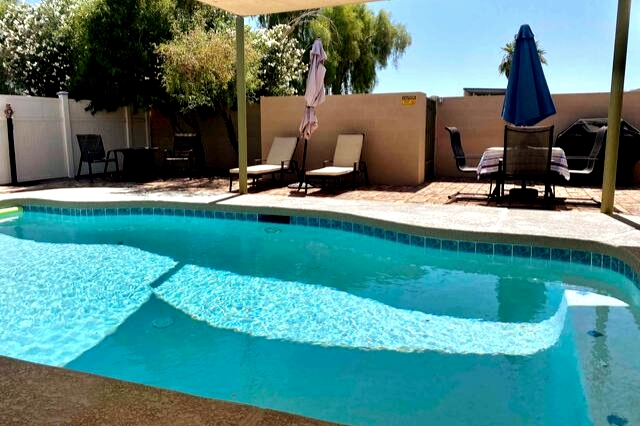 Desert Escape Heated Pool/2king beds/ Toy parking