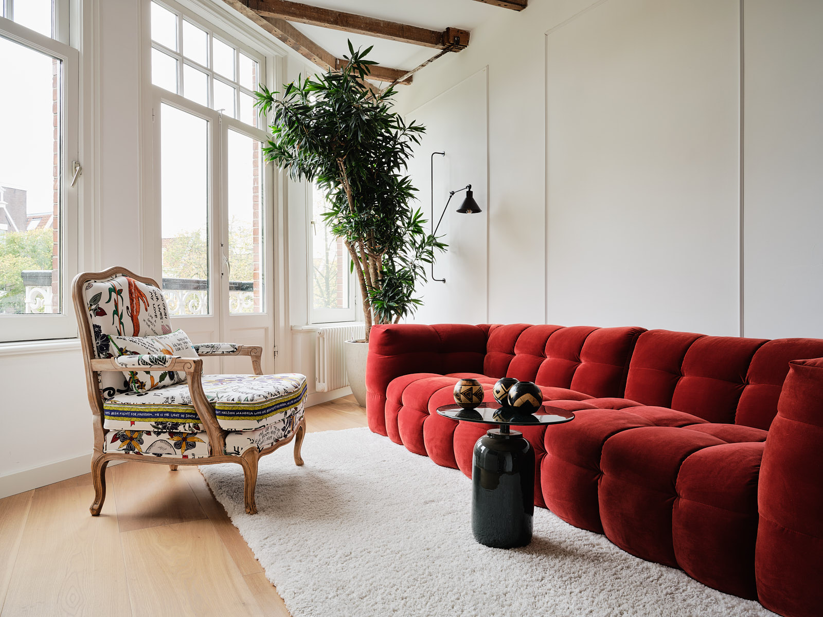 Stylish canal view apartment โ Amsterdam stay