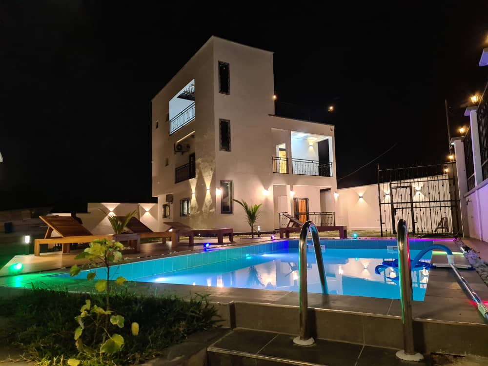 Studio Ch with a pool