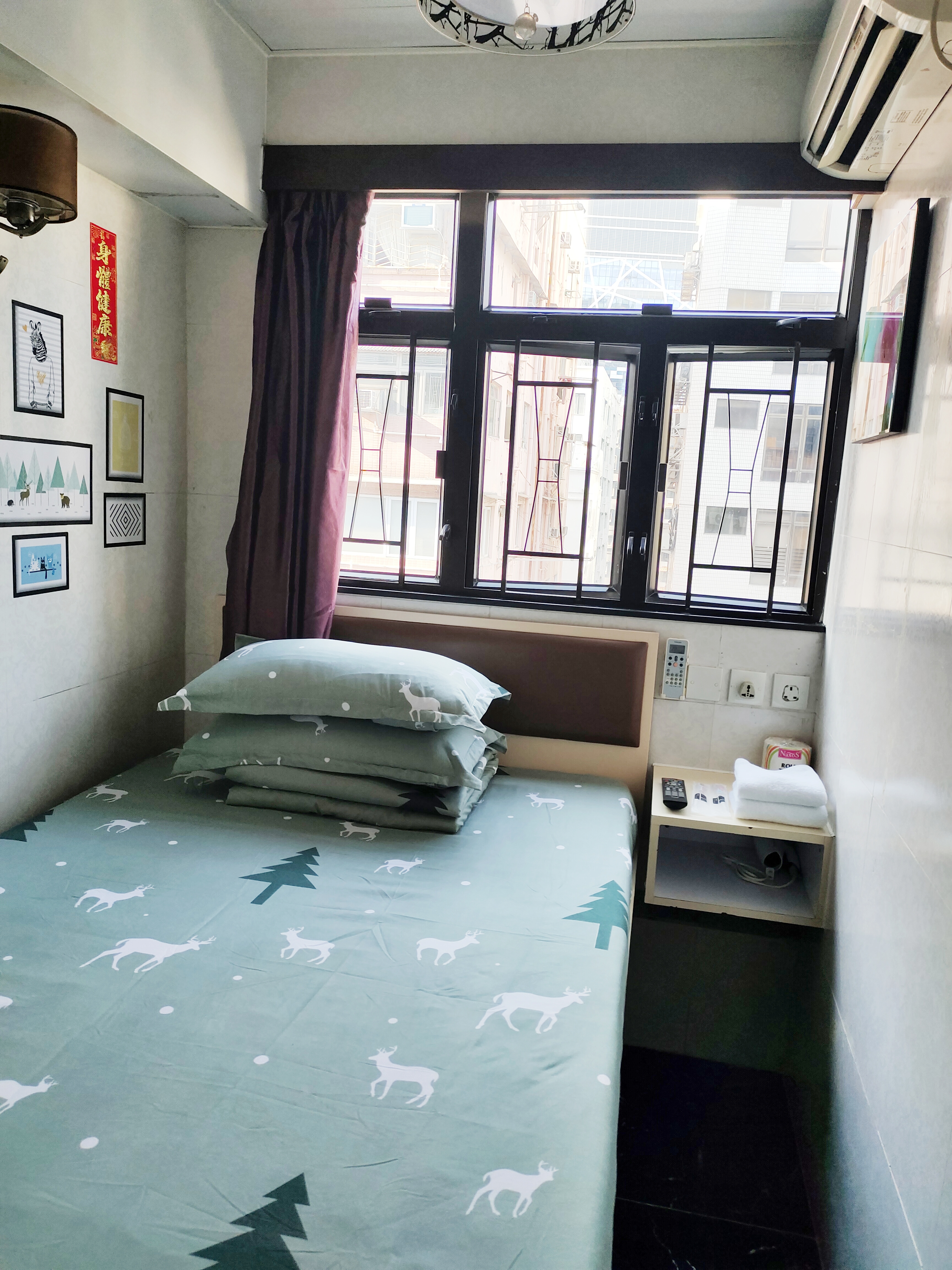 5號房@香港萬悅賓館 尖沙咀地鐵口/市中心 高級雙人大床房+獨立浴室 in Yau Tsim Mong, Hong Kong