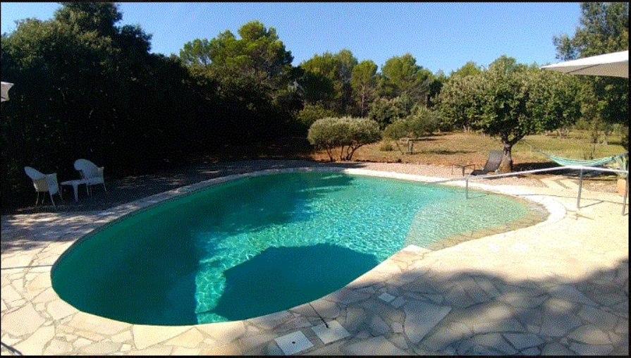 Bastidon, quiet cottage, between olive trees and pool