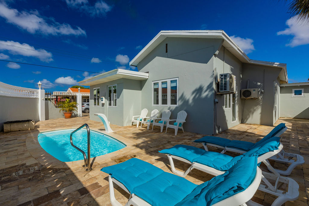 3BR Home w/ Pool in DownTown @ 5min walk 2 Beach