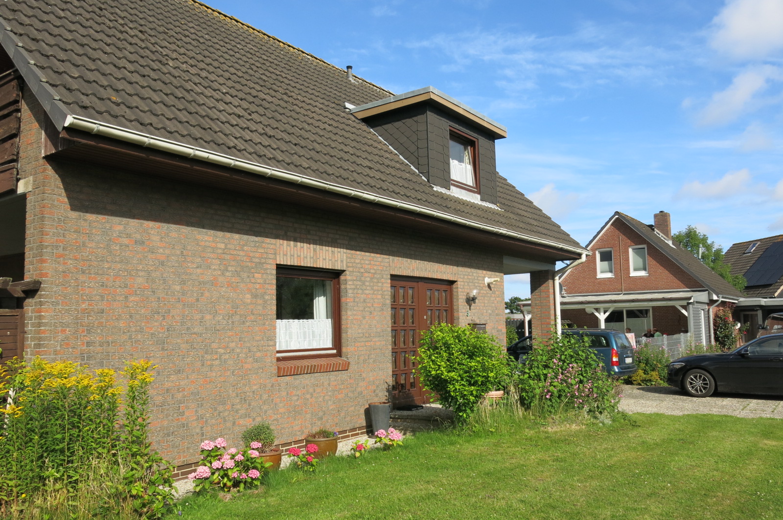 Cozy cottage walking distance to the dike