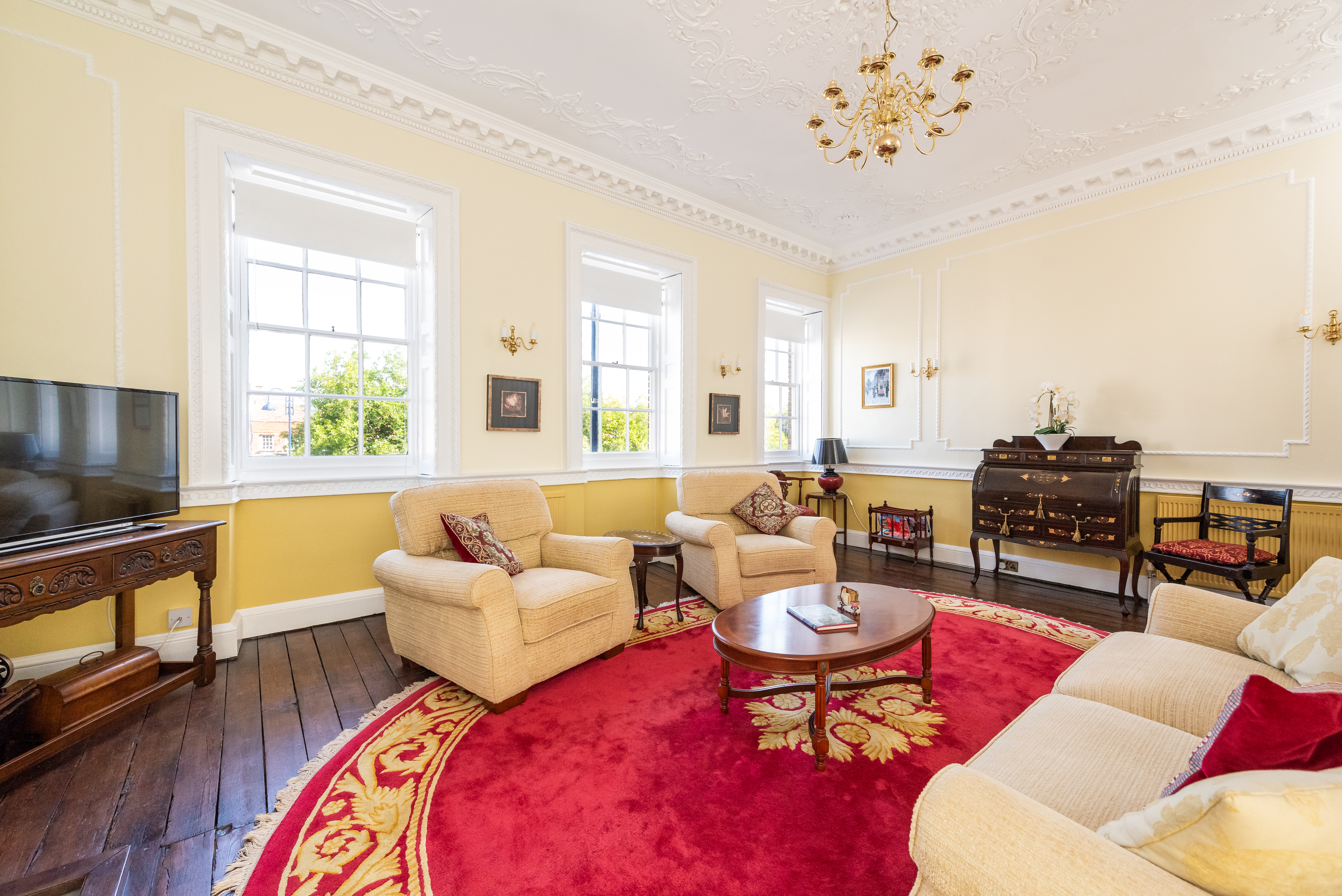 Stunning & spacious Georgian town house + parking