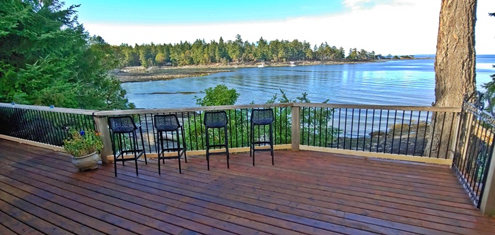 3 Bed/2 Bath Waterfront Cottage