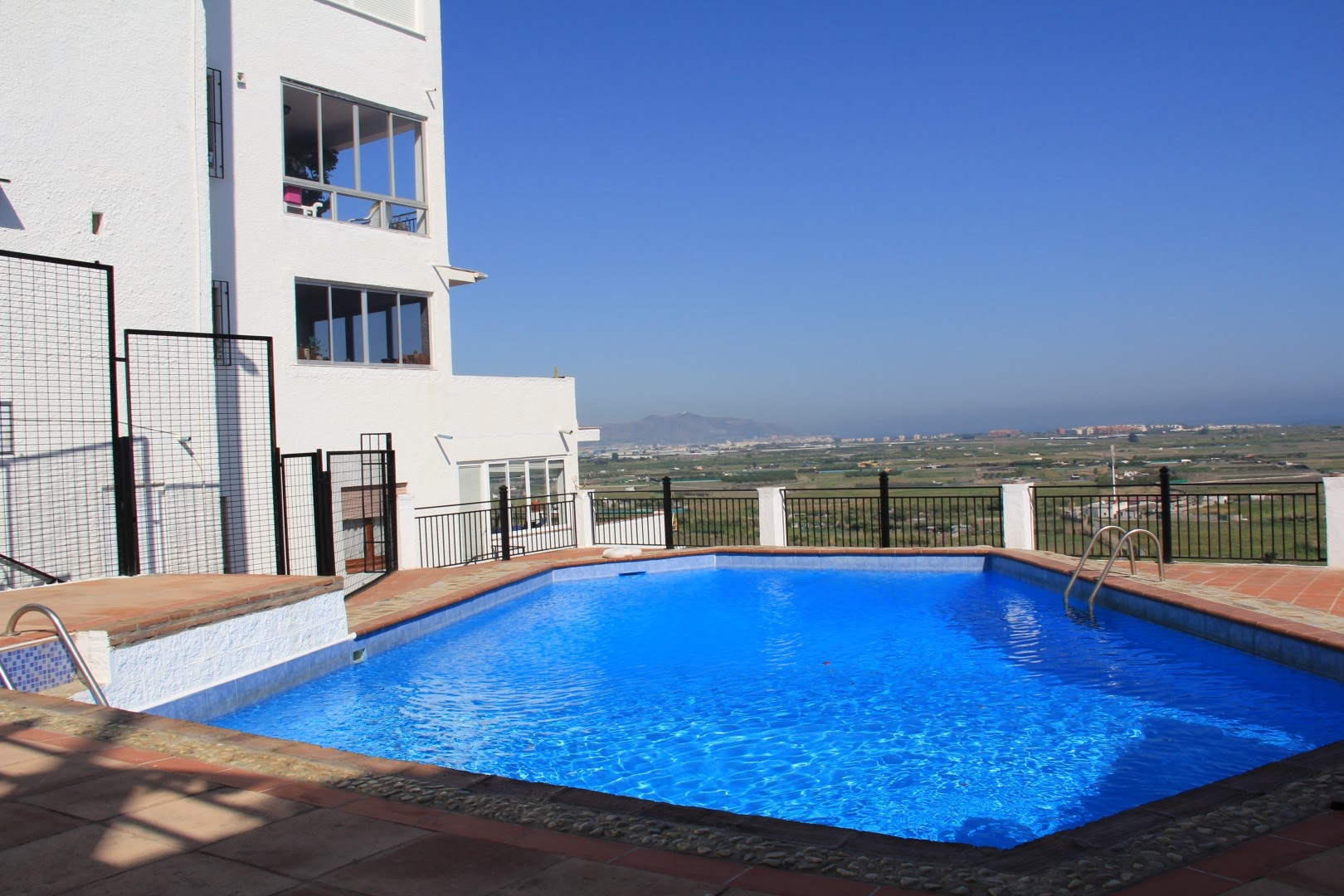 3 Bed  Fantastic views & Pool