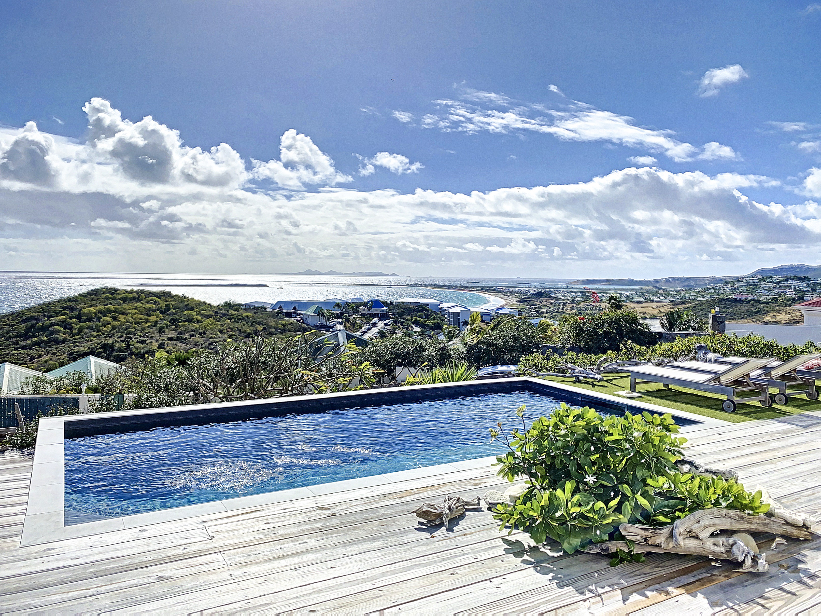 Villa Atao, sublime view of Orient Bay and the islands
