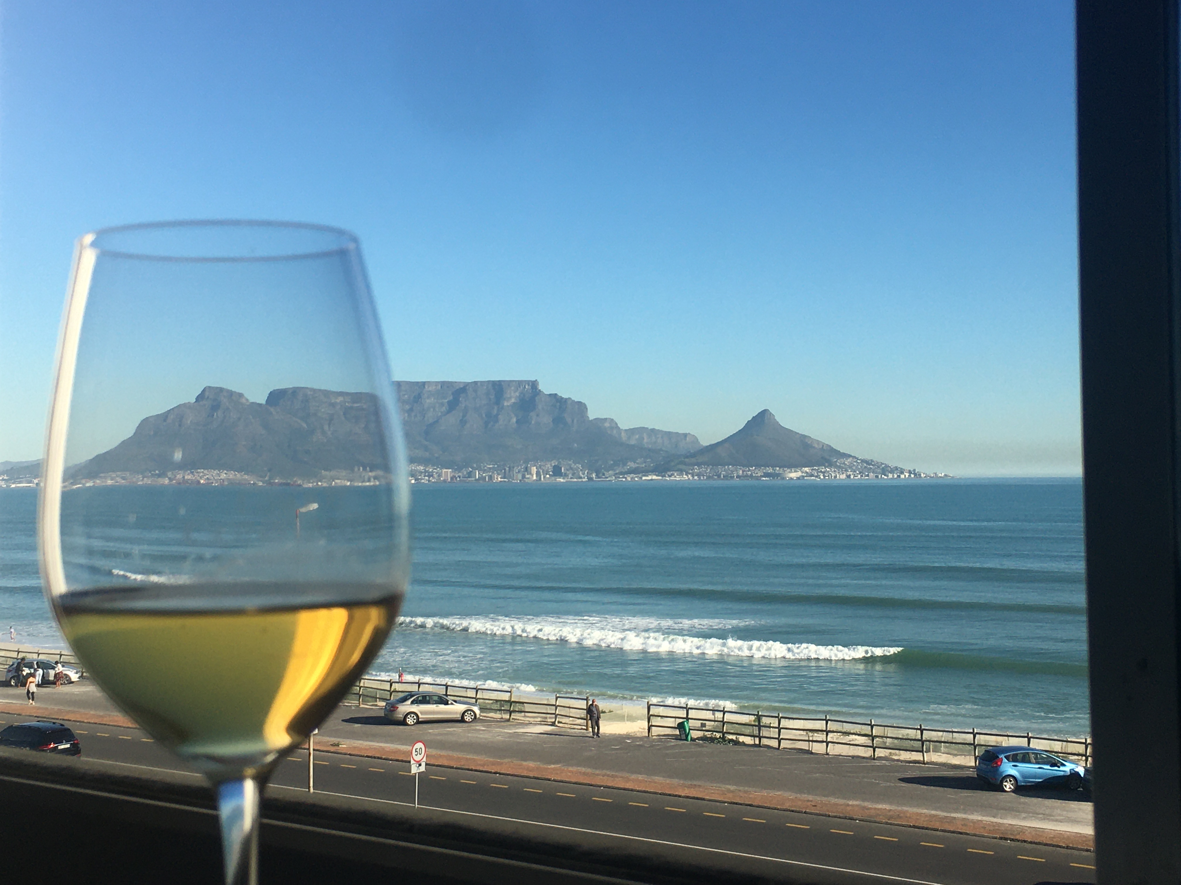 Modern Beach Front Apartment in Bloubergstrand in Ward 23, Cape Town
