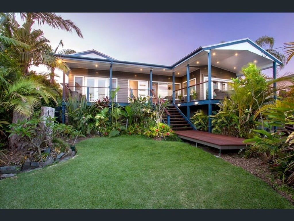Luxury villa, harbour views, spa & fireplace