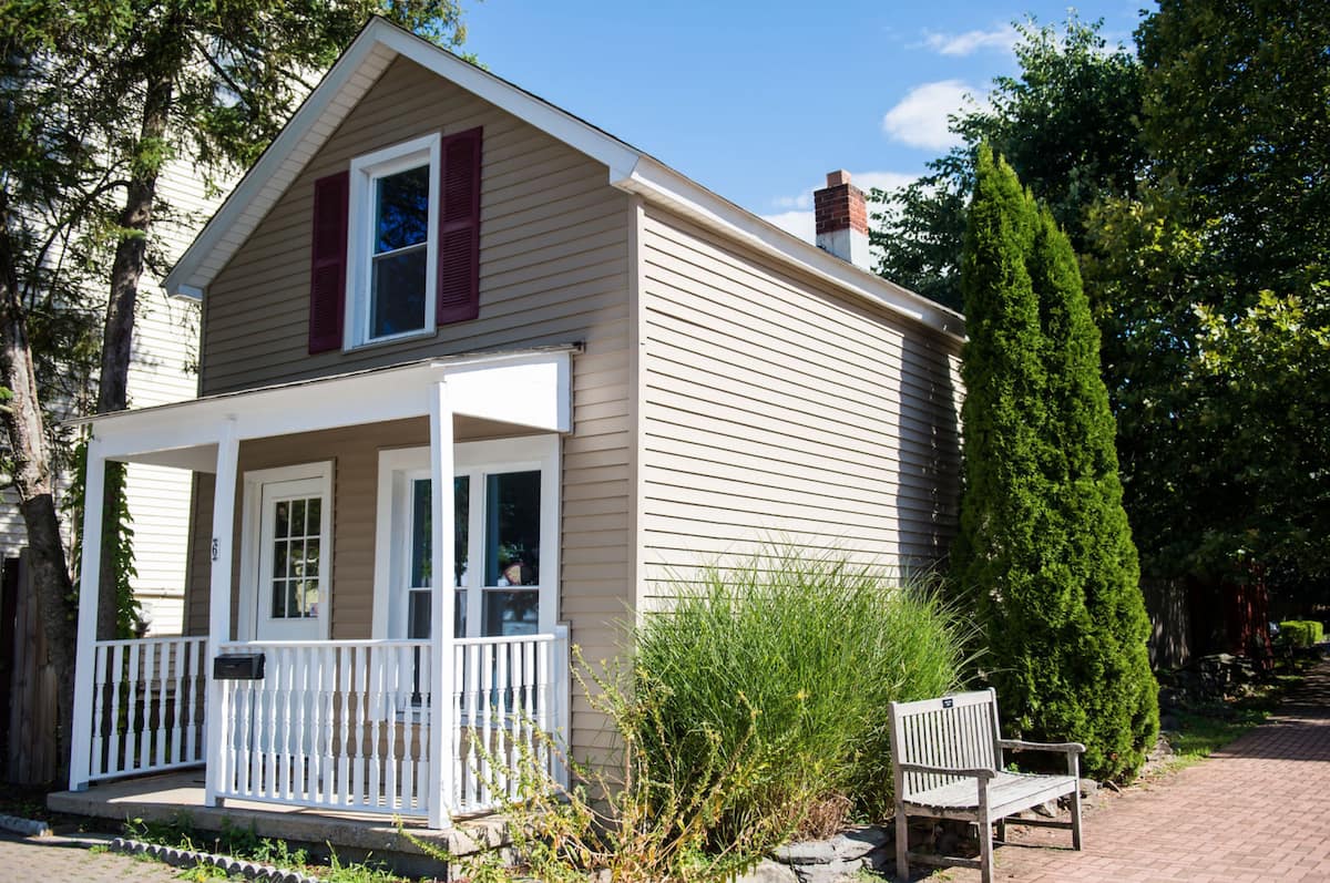Cozy Historic Piersaull House - Charming & Quirky!