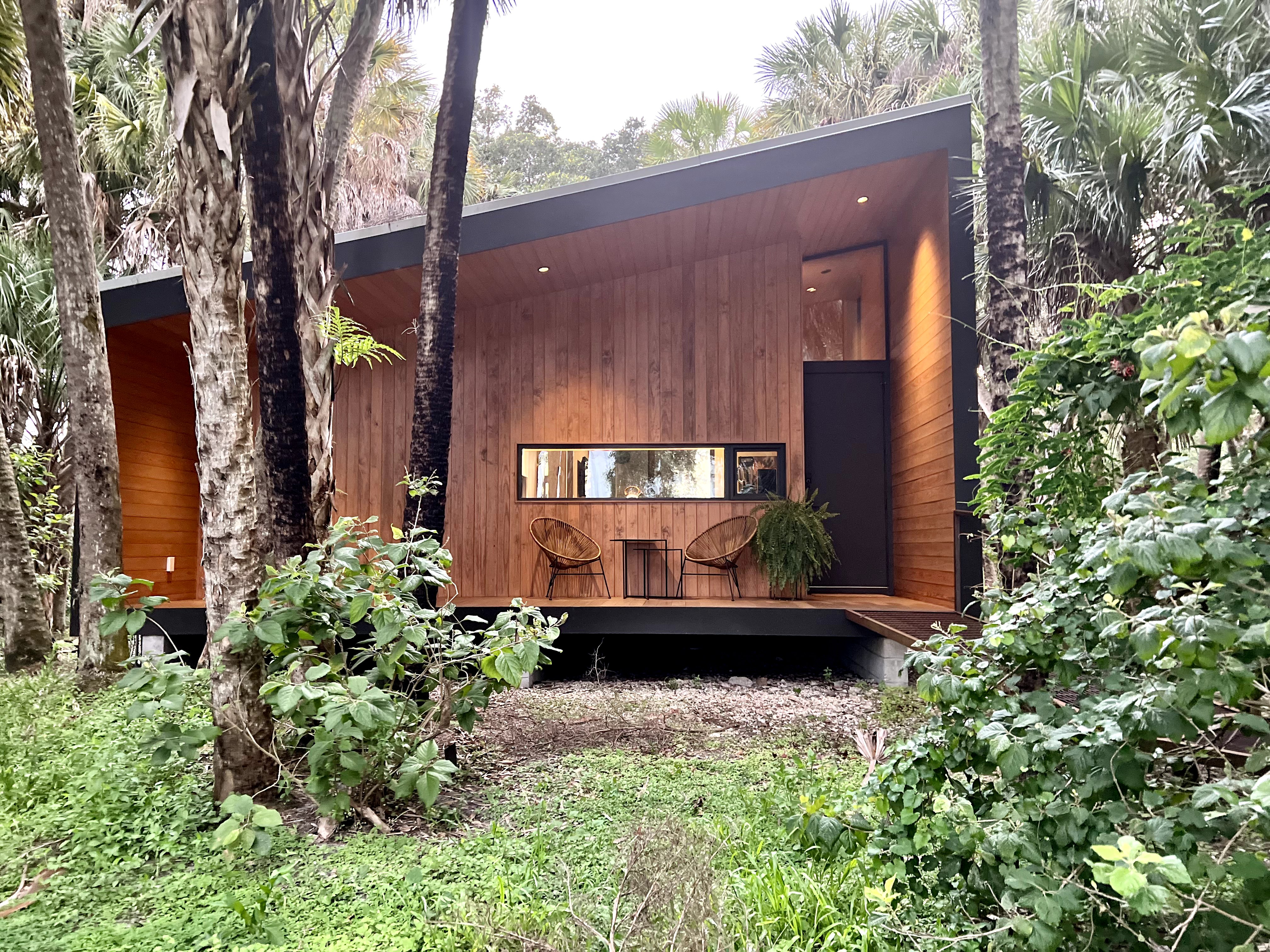 Farm Stay: Modern Cabin in The Palms on 5 acres