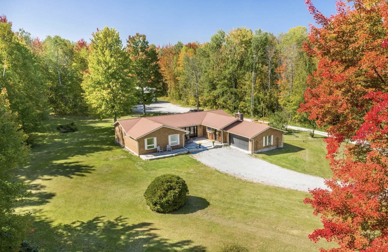 Quiet Relaxing Home with Pool Surrounded by Nature Houses for Rent in