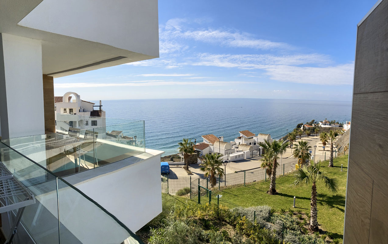 New apartment with swimming pool and amazing sea view