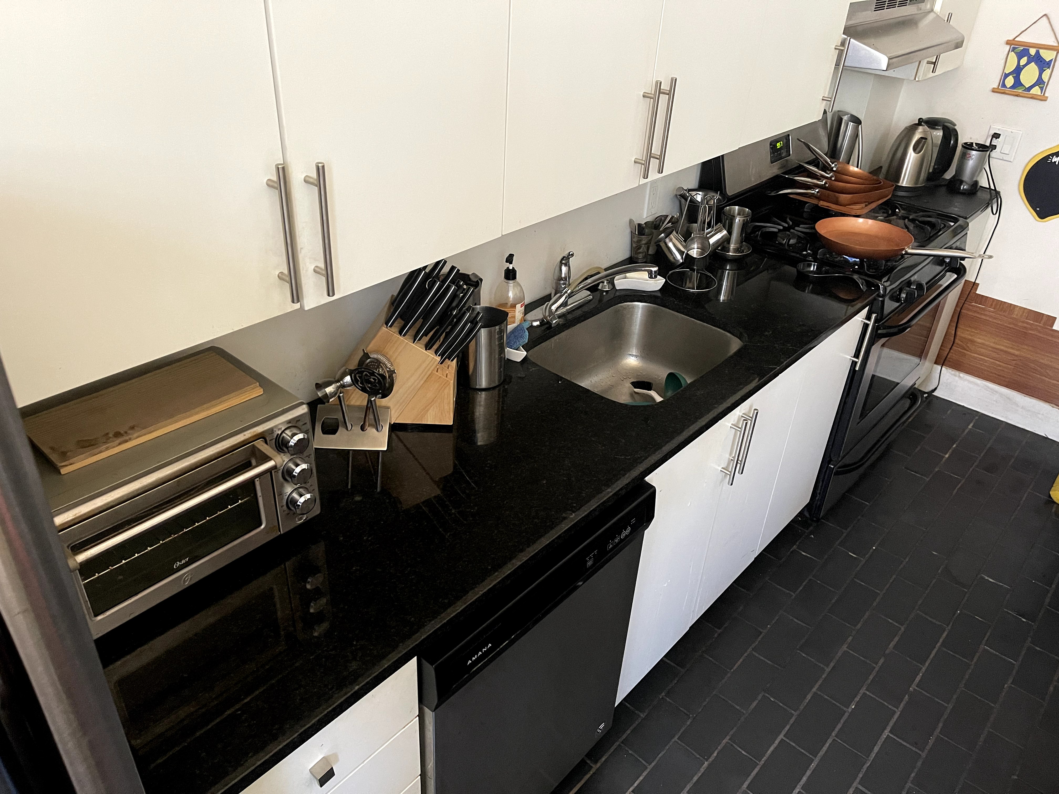 Private & Cozy Chef's Loft Outside Train 20m NYC in Central, Newark