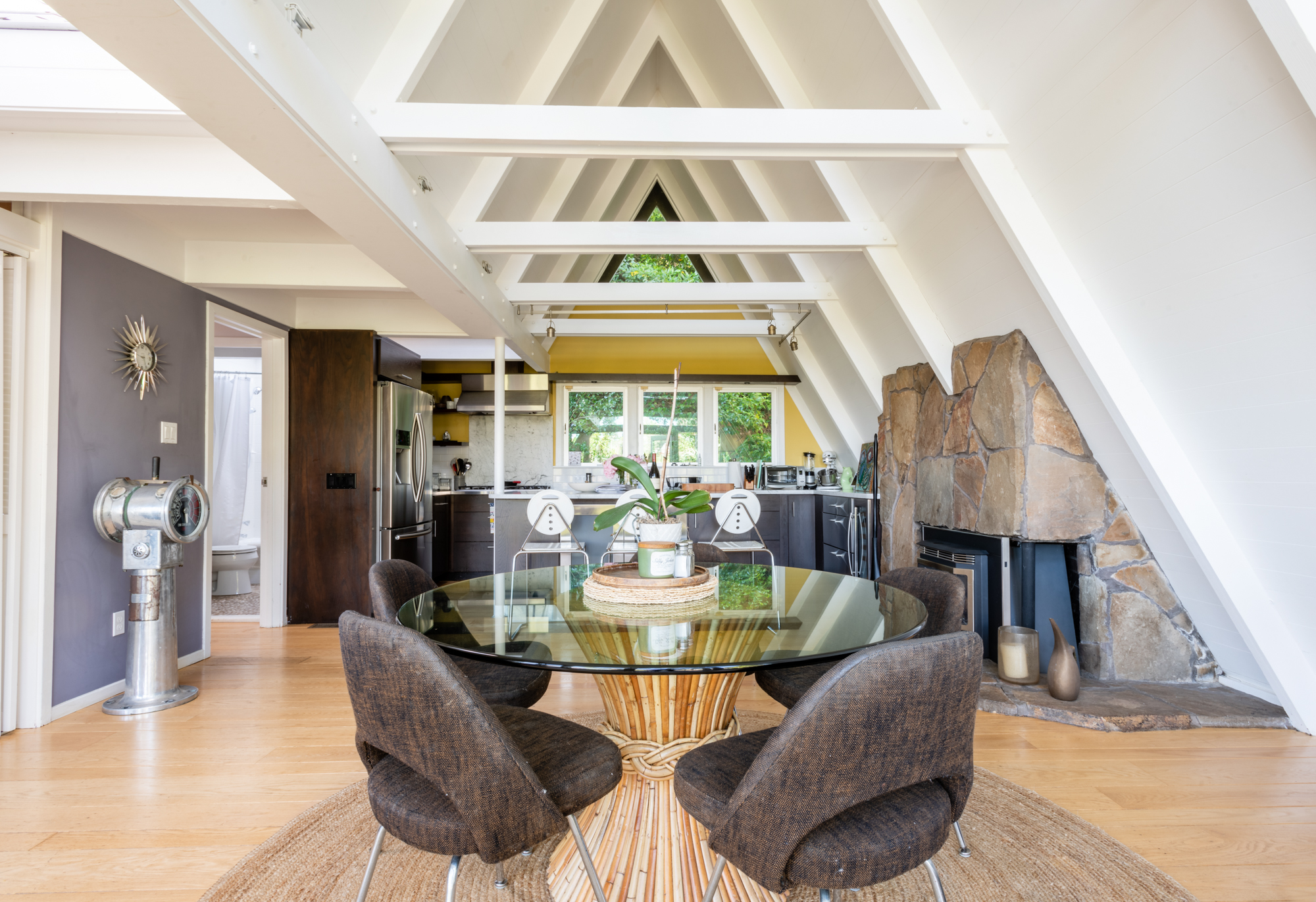 Modern A-Frame (2bdrm, 2bath, WFH office)
