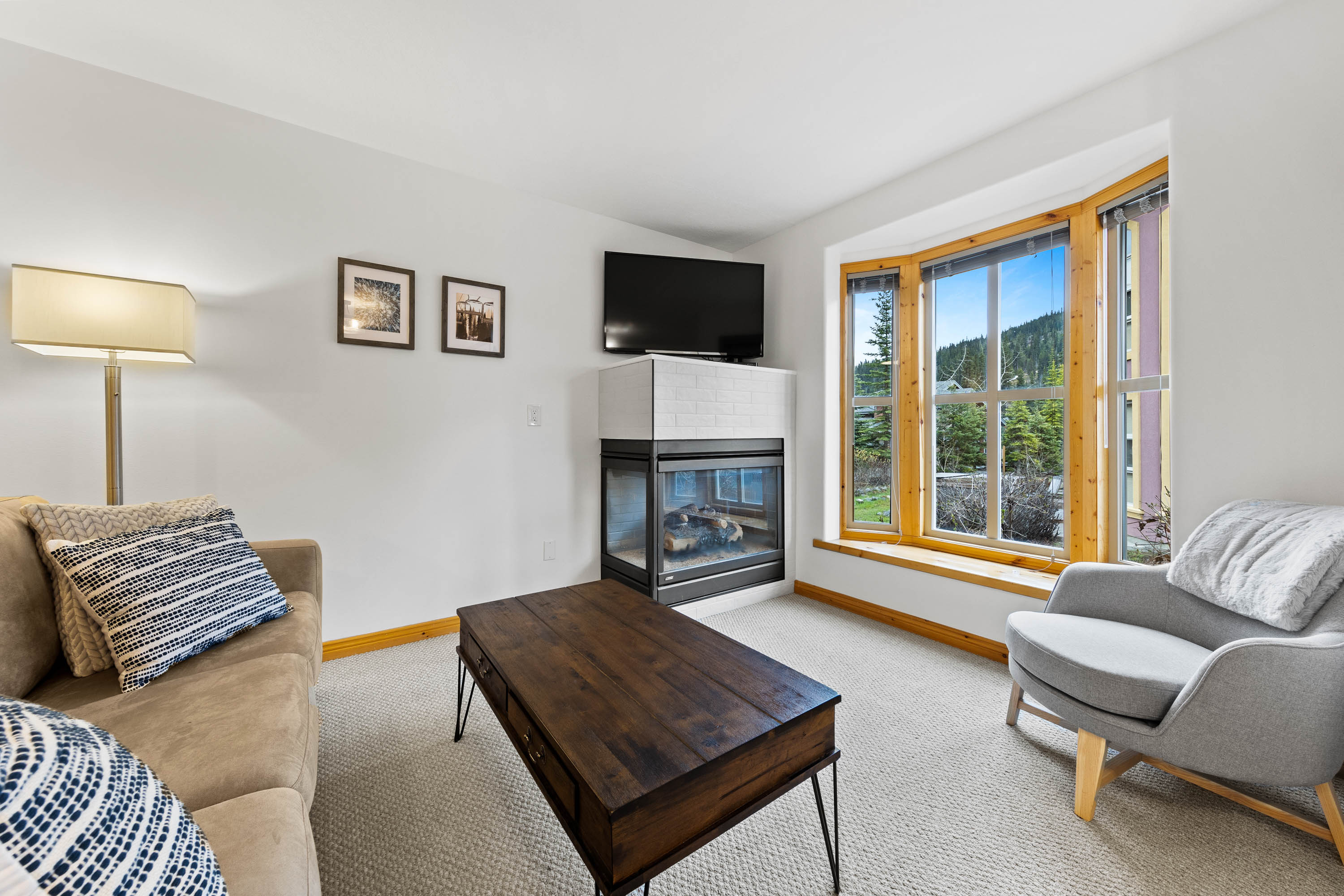 Cozy retreat. Ski in/ Ski Out. Private Hot Tub.