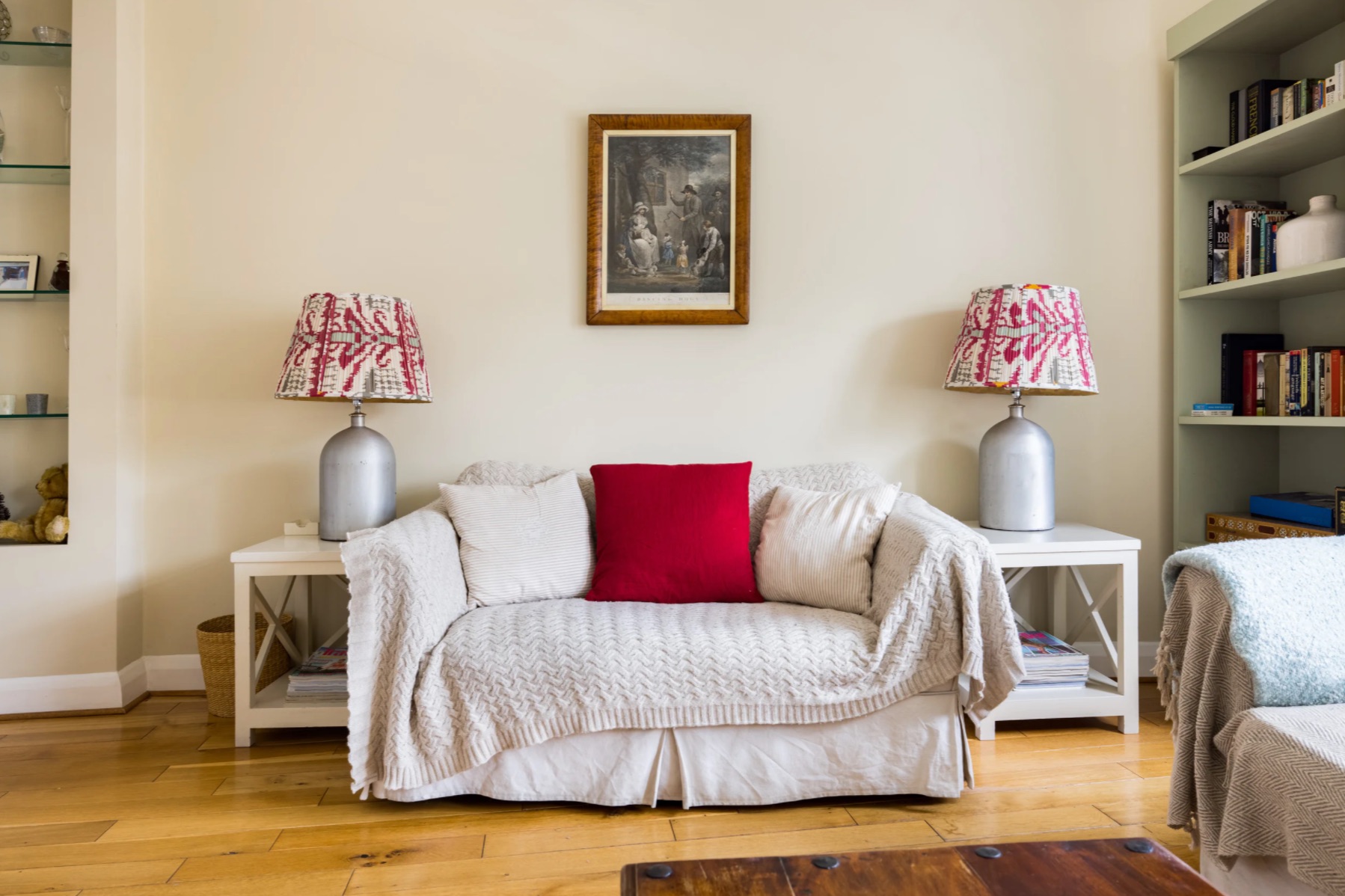 Chic apartment in leafy Kensington Olympia in Hammersmith and Fulham, London