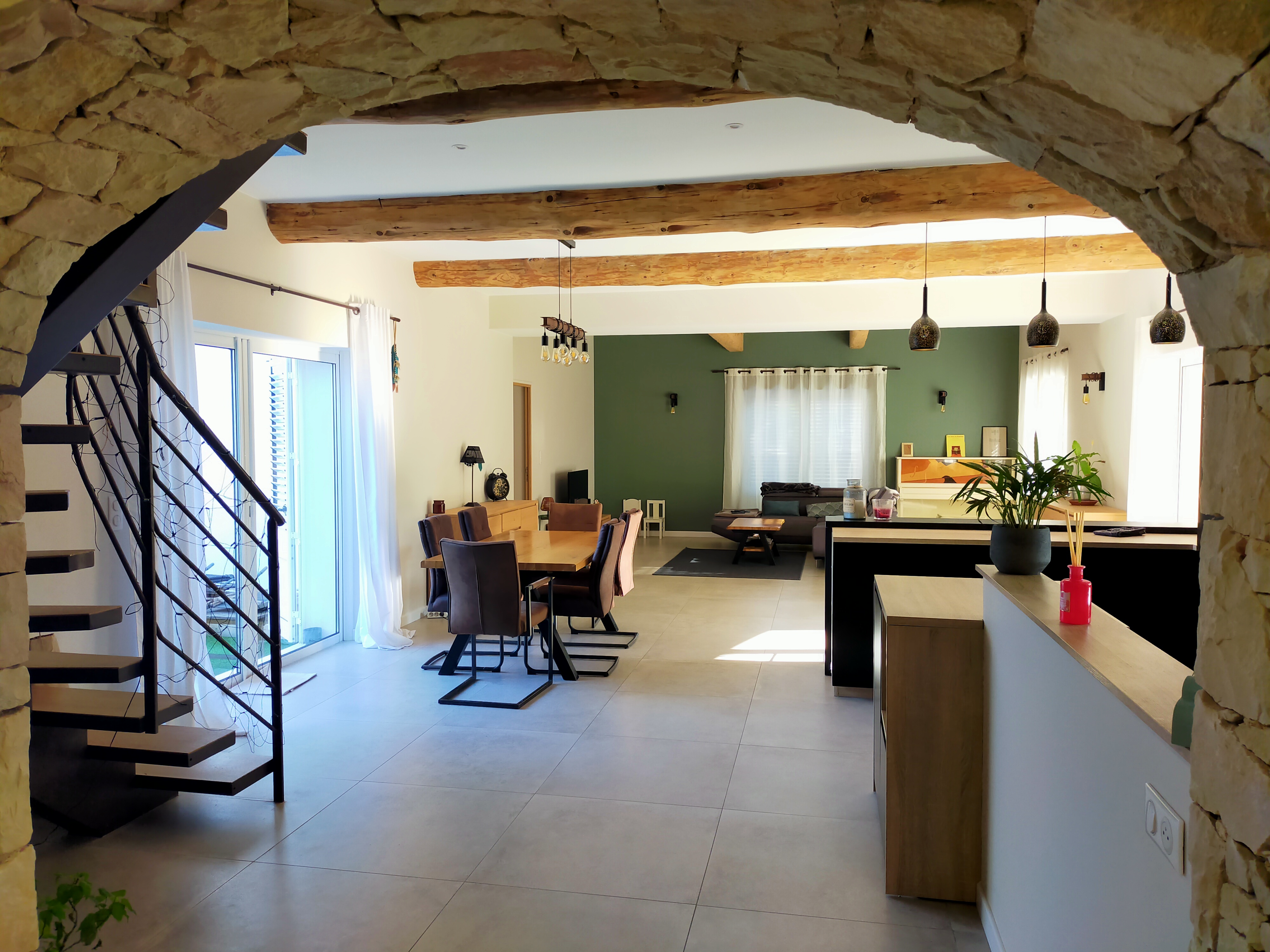 Spacious and quiet villa on waterways and patio!