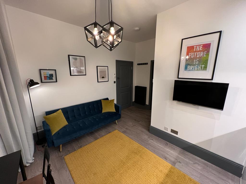 NEW GROUND FLOOR FLAT 
LONDON