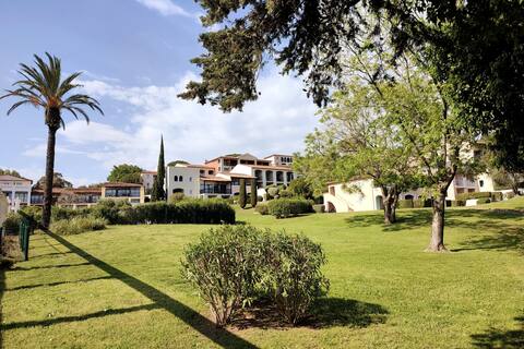Apt Cosy Close to Beach Swimming pool with garden