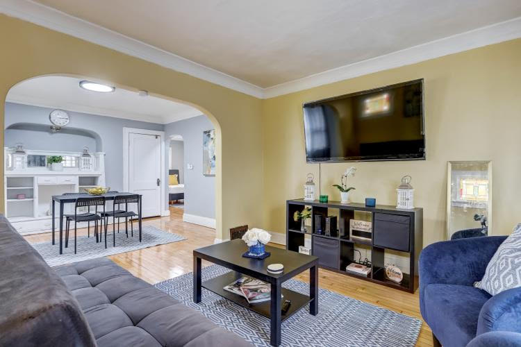 جناح صغير أصفر مريح بيت سكني كامل Airbnb