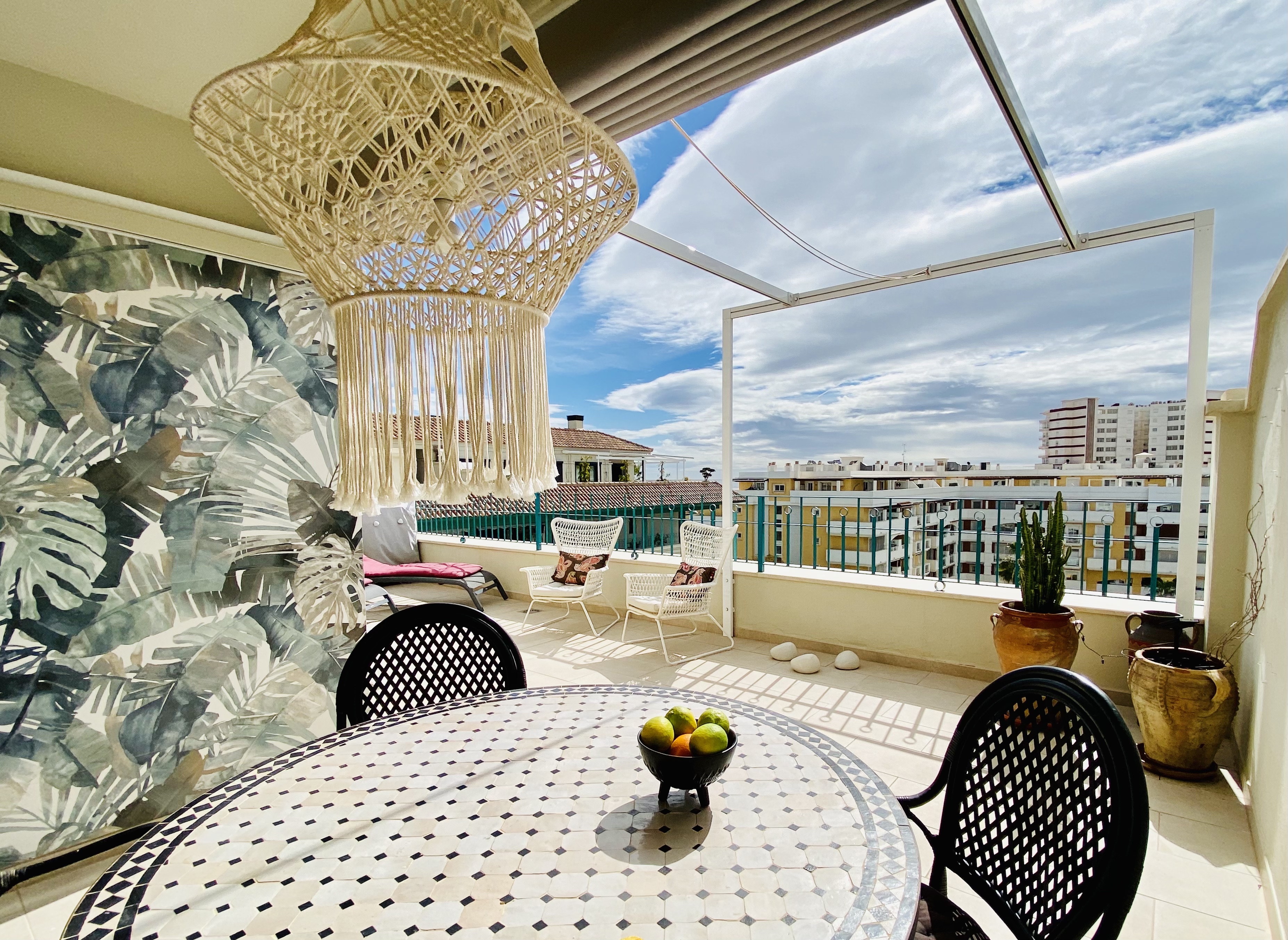 Beautiful penthouse with pool and close to the beach