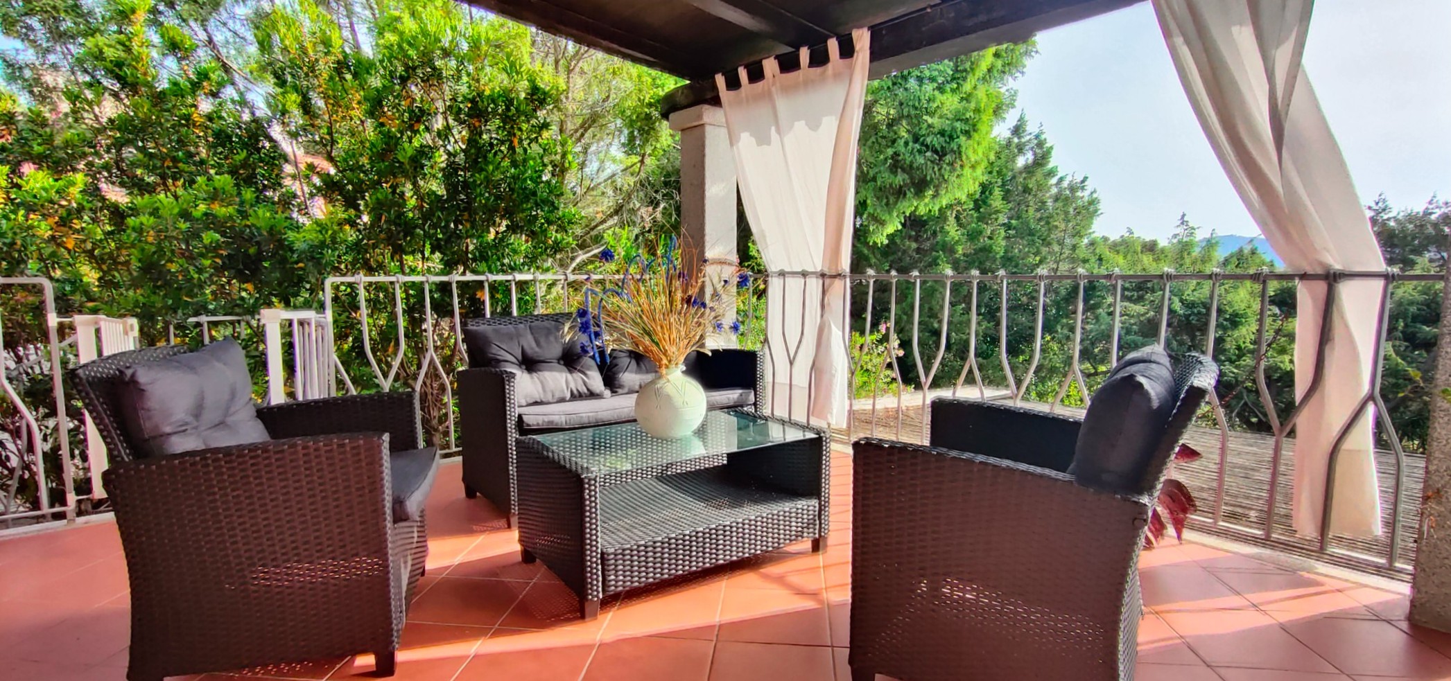 Quiet villa in the green of Cala Genevapro