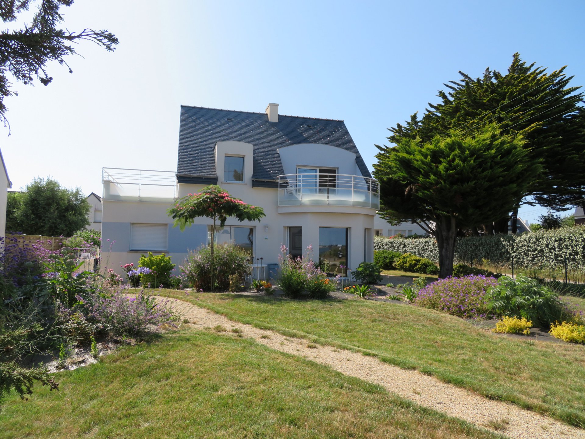 Beautiful house facing the sea