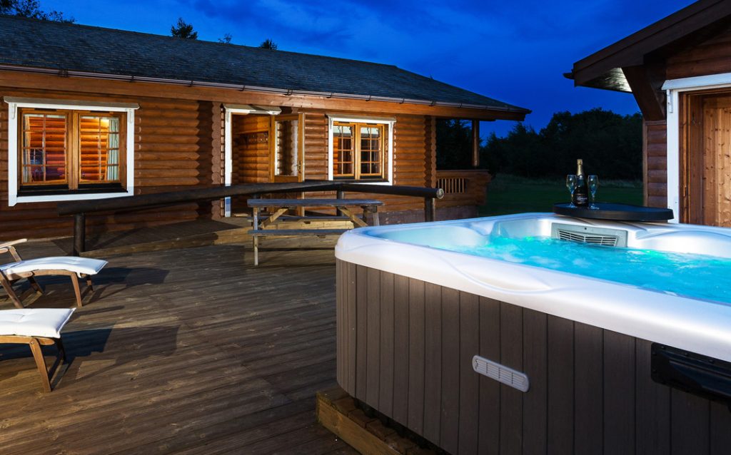 Luxury Log Cabin with Private Hot Tub & Sauna Houses for Rent in