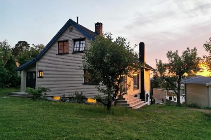 200 kvm house. Free parking x3, trampoline, sauna