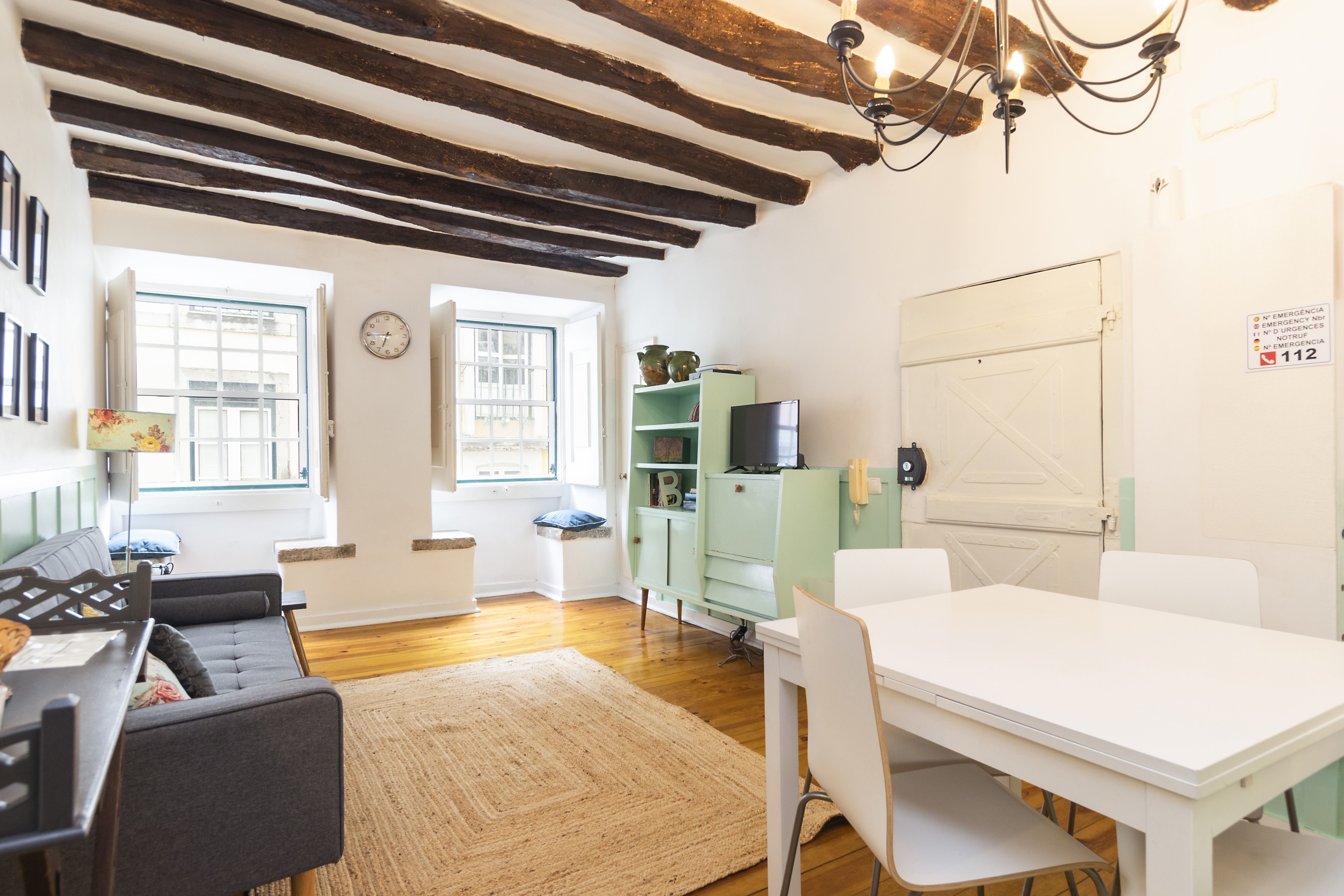 Charming Apartment 2bed with patio in Alfama in Santa Maria Maior, Lisbon