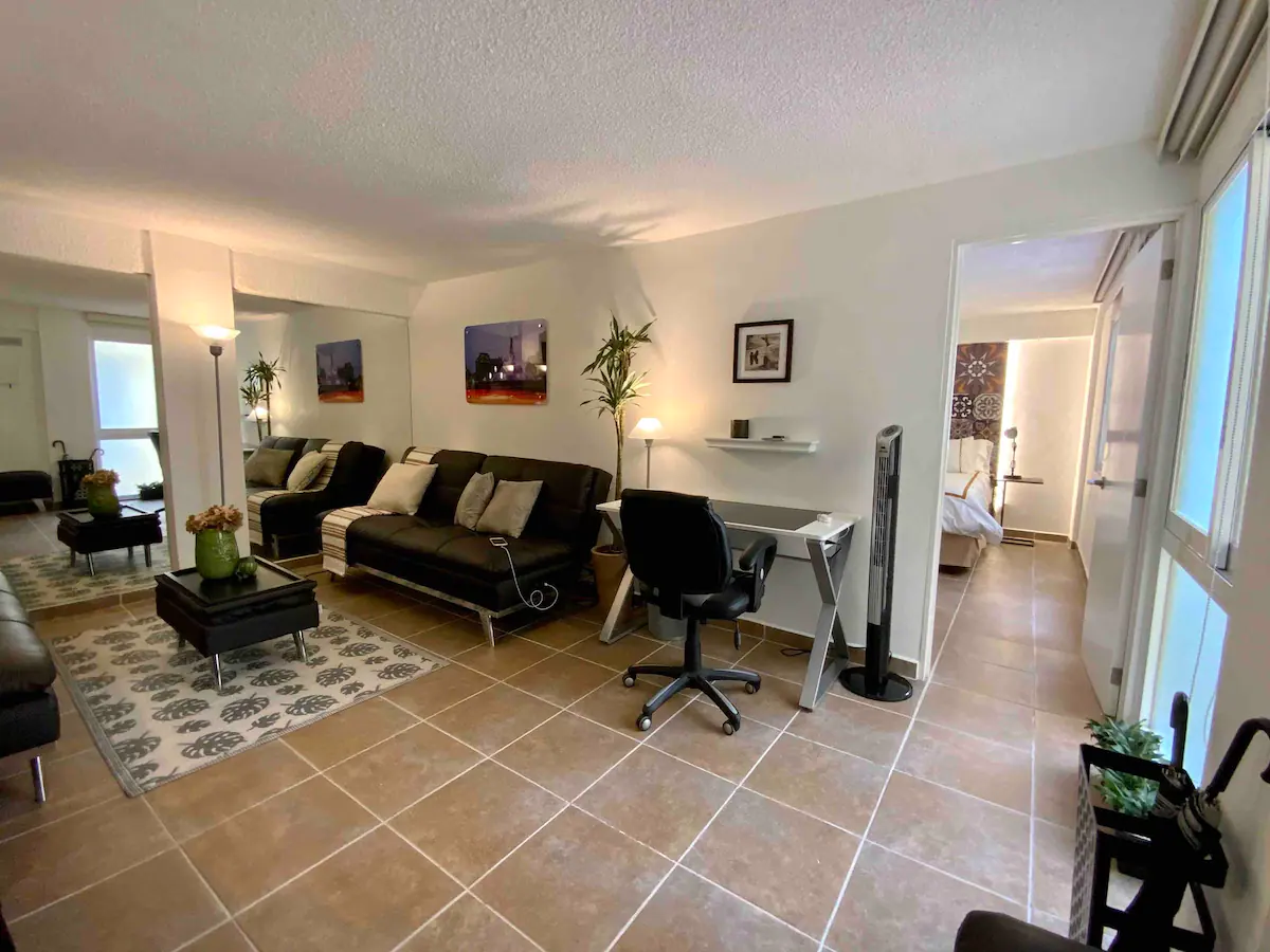 Ideal for one or two couples, up to 4 people!