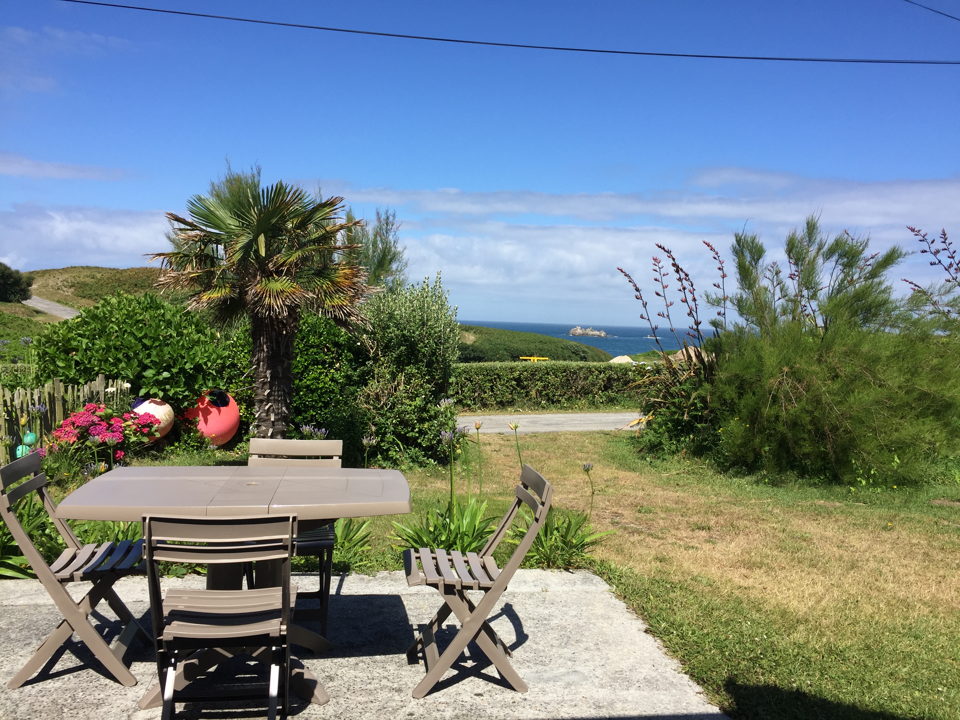 Amazing views of the Iroise Sea, beach 100m away