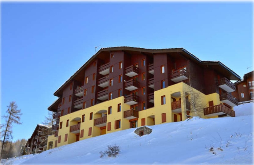 Les Coches - Panoramic view - Trails nearby